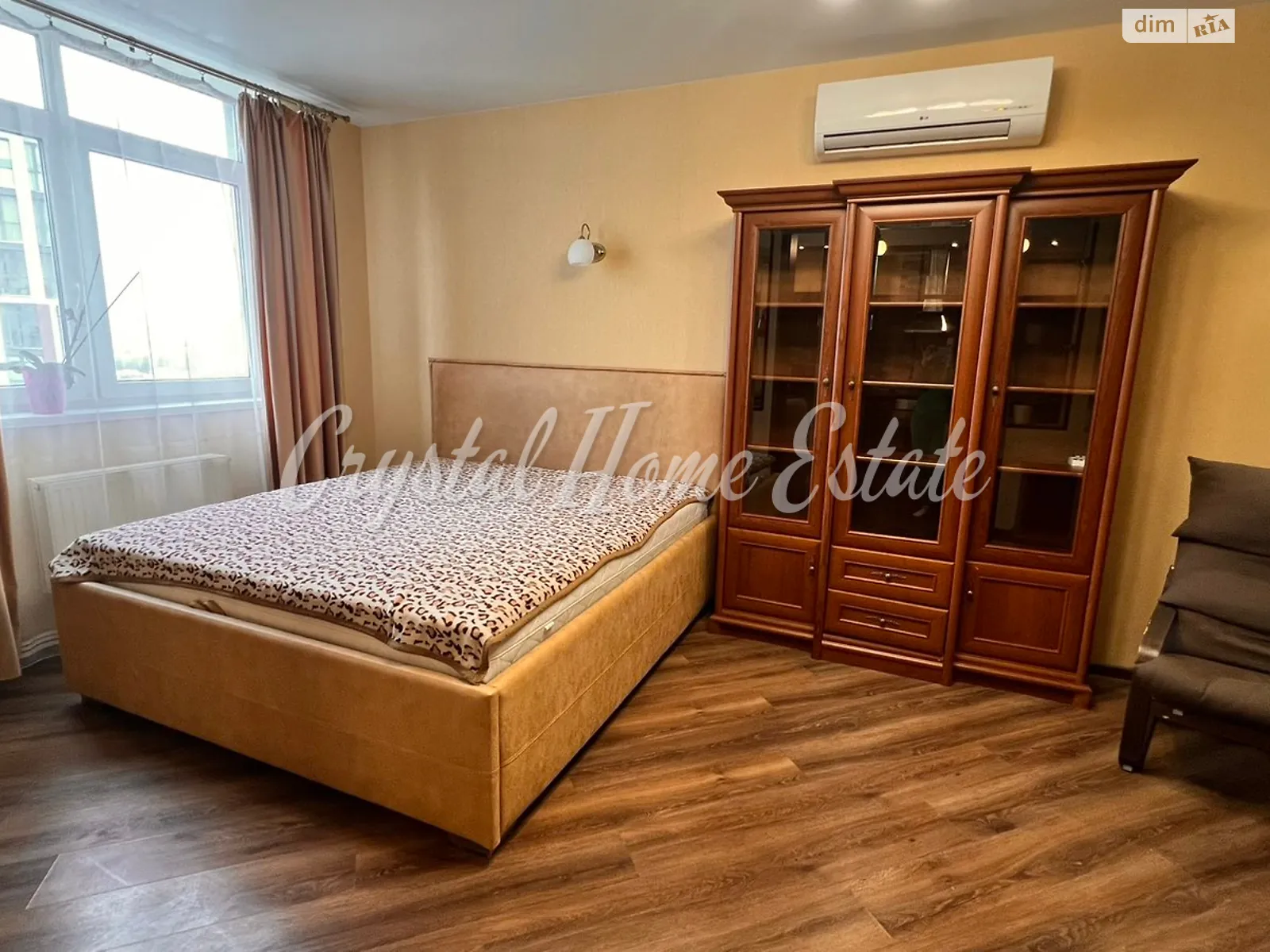 Продается 1-комнатная квартира 56 кв. м в Киеве, ул. Богдановская, 7А