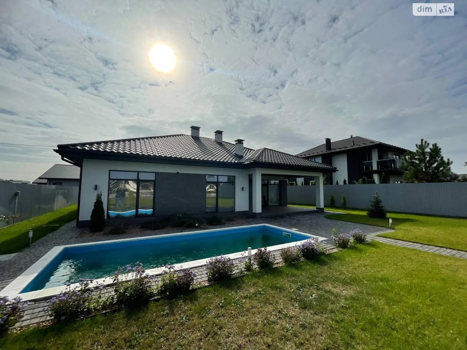 Продається одноповерховий будинок 182 кв. м з каміном, цена: 320000 $ - фото 1