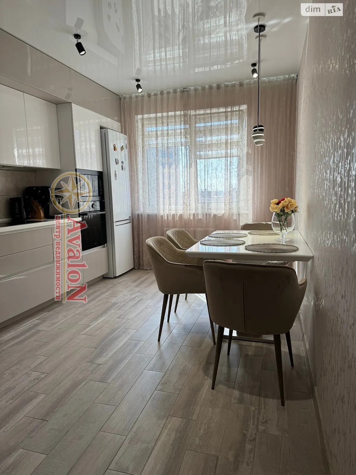 Продается 2-комнатная квартира 64 кв. м в Крыжановке, ул. Академика Сахарова, 3В - фото 1