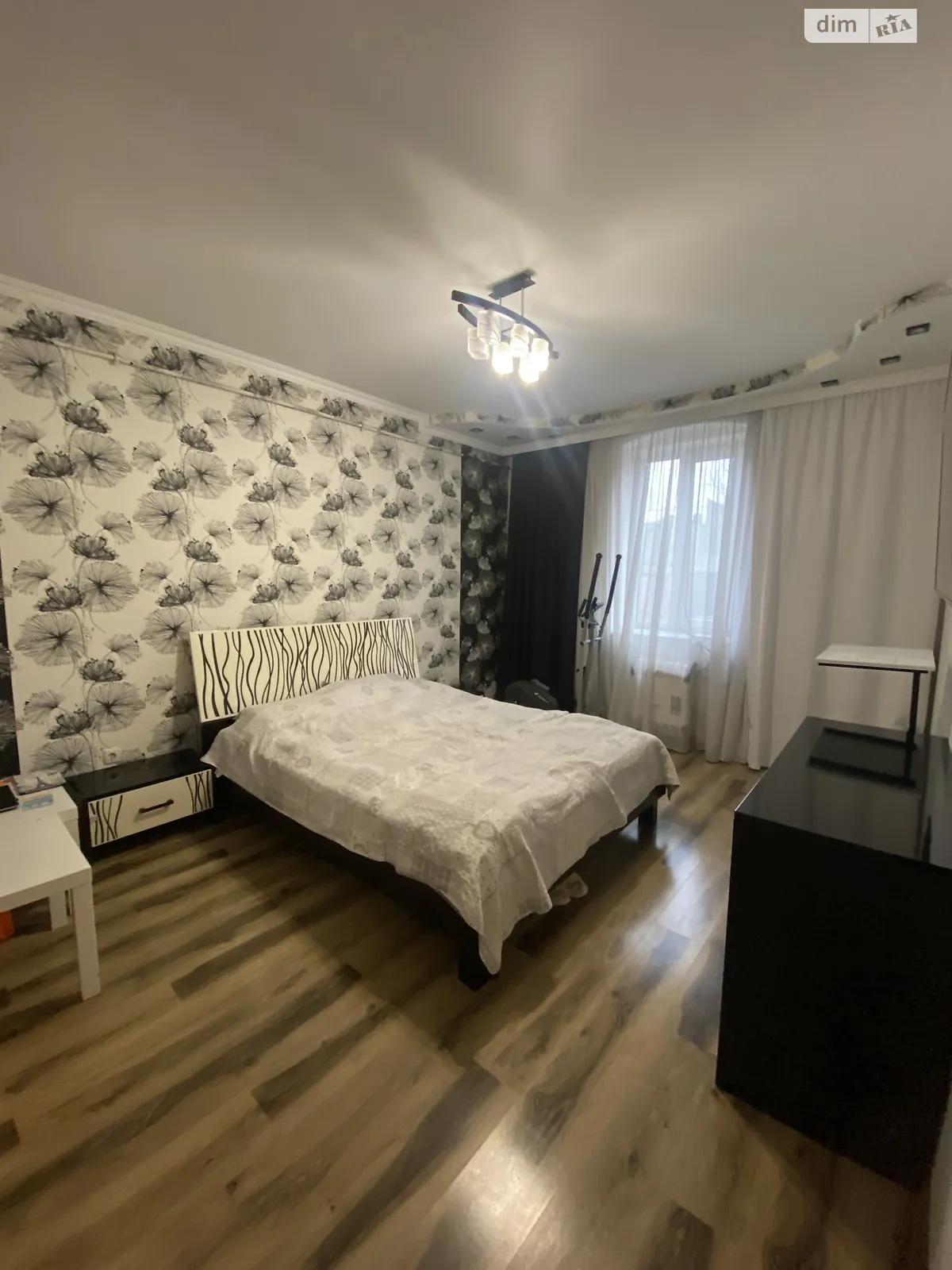 Продается 3-комнатная квартира 55 кв. м в Черновцах - фото 1