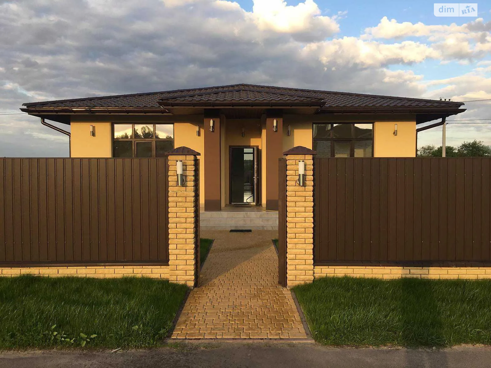 Продається одноповерховий будинок 130 кв. м з подвалом, цена: 160000 $ - фото 1