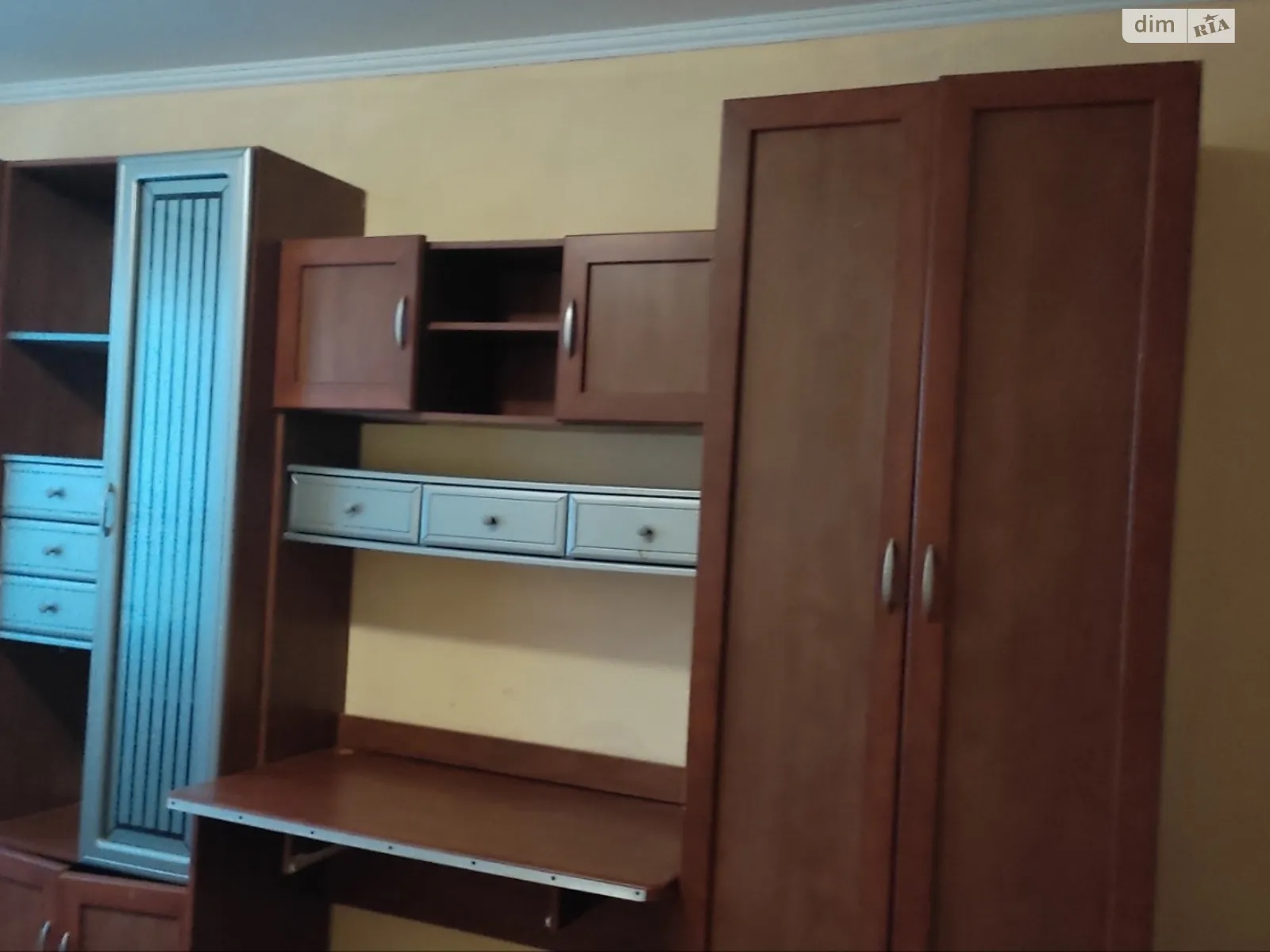 Здається в оренду кімната 35 кв. м у Чернівцях, цена: 3500 грн
