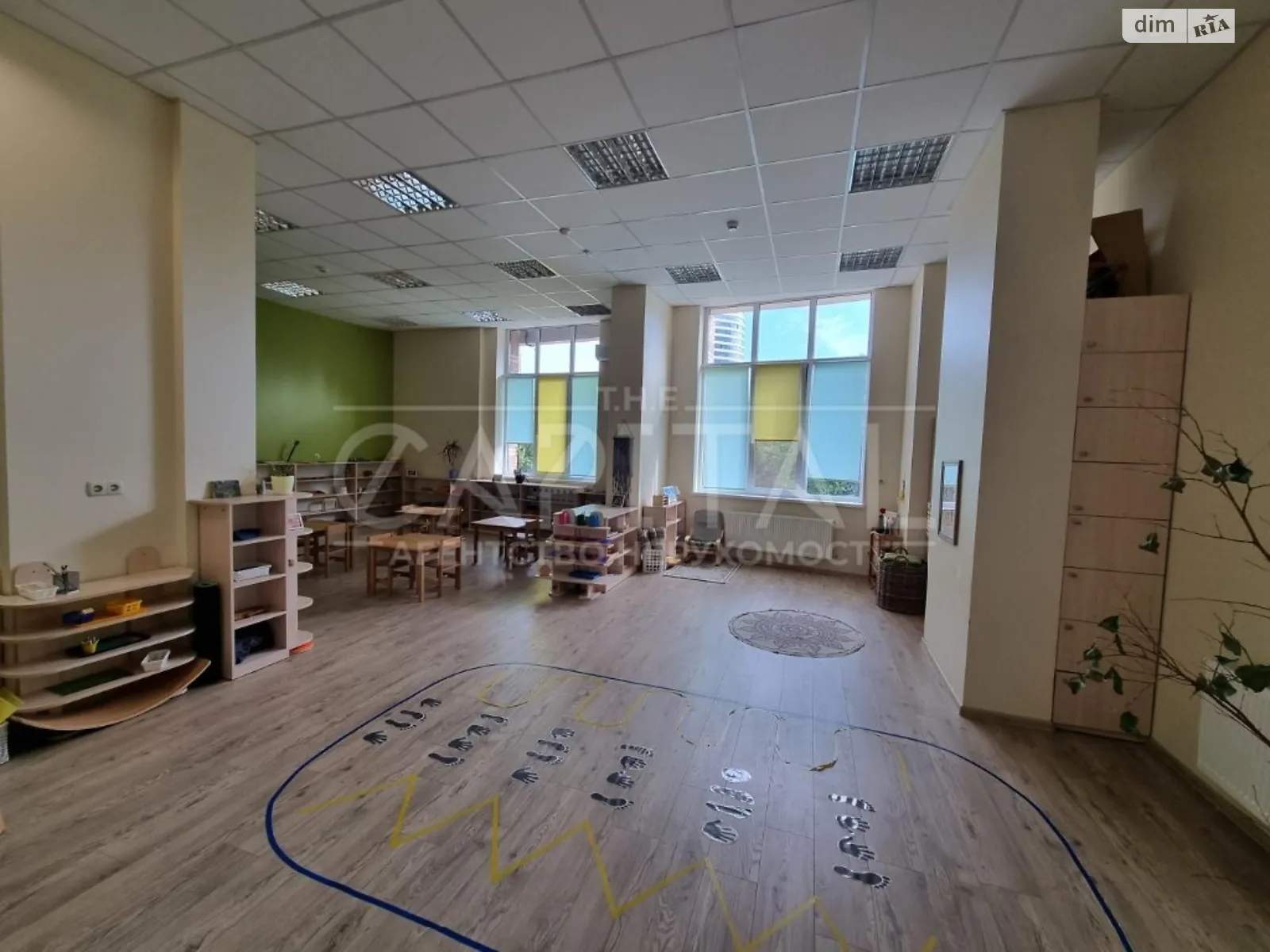 Продається офіс 220 кв. м в бізнес-центрі, цена: 265000 $