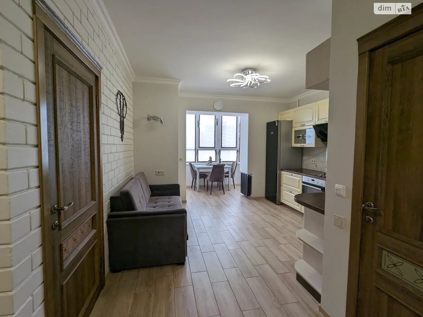 Продается 2-комнатная квартира 58 кв. м в Одессе, ул. Академика Сахарова - фото 1