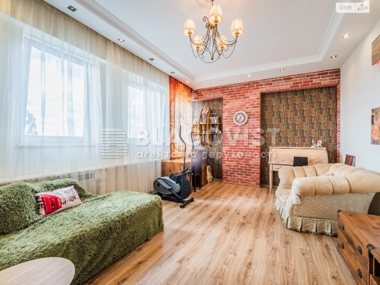 Продается 3-комнатная квартира 130 кв. м в Киеве, бул. Николая Михновского(Дружбы Народов), 14-16