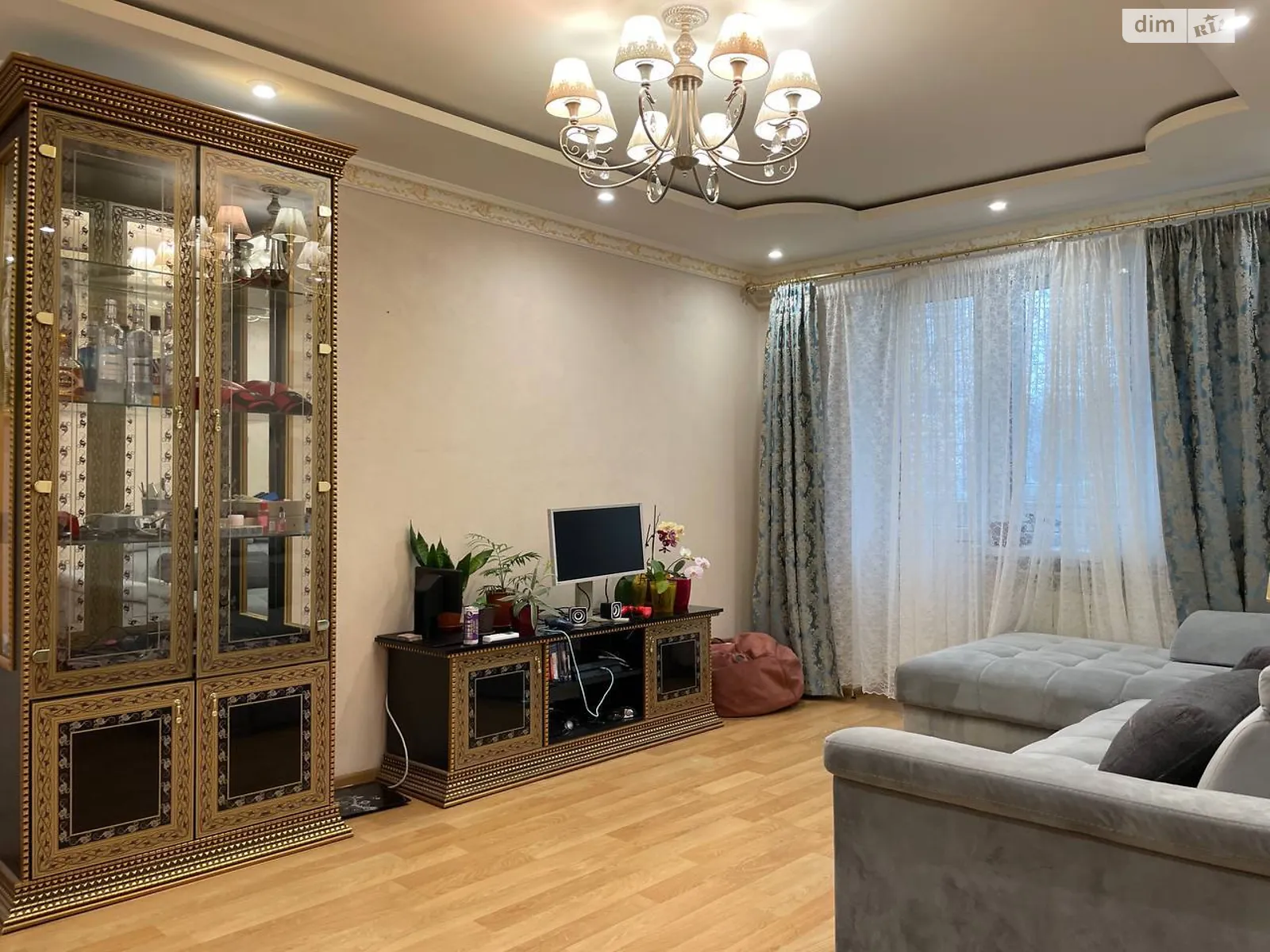 Продається 3-кімнатна квартира 58.5 кв. м у Квасилові, цена: 46000 $