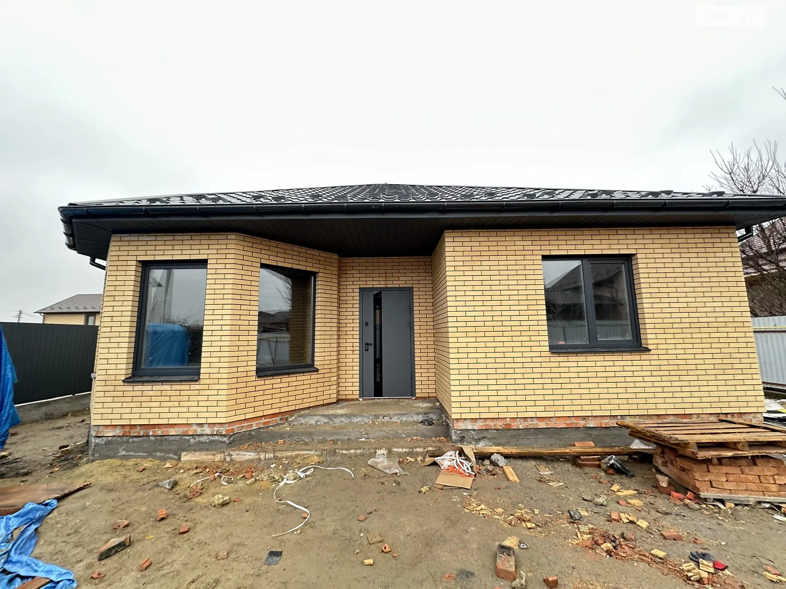 Продається одноповерховий будинок 90 кв. м з гаражем, цена: 75000 $ - фото 1