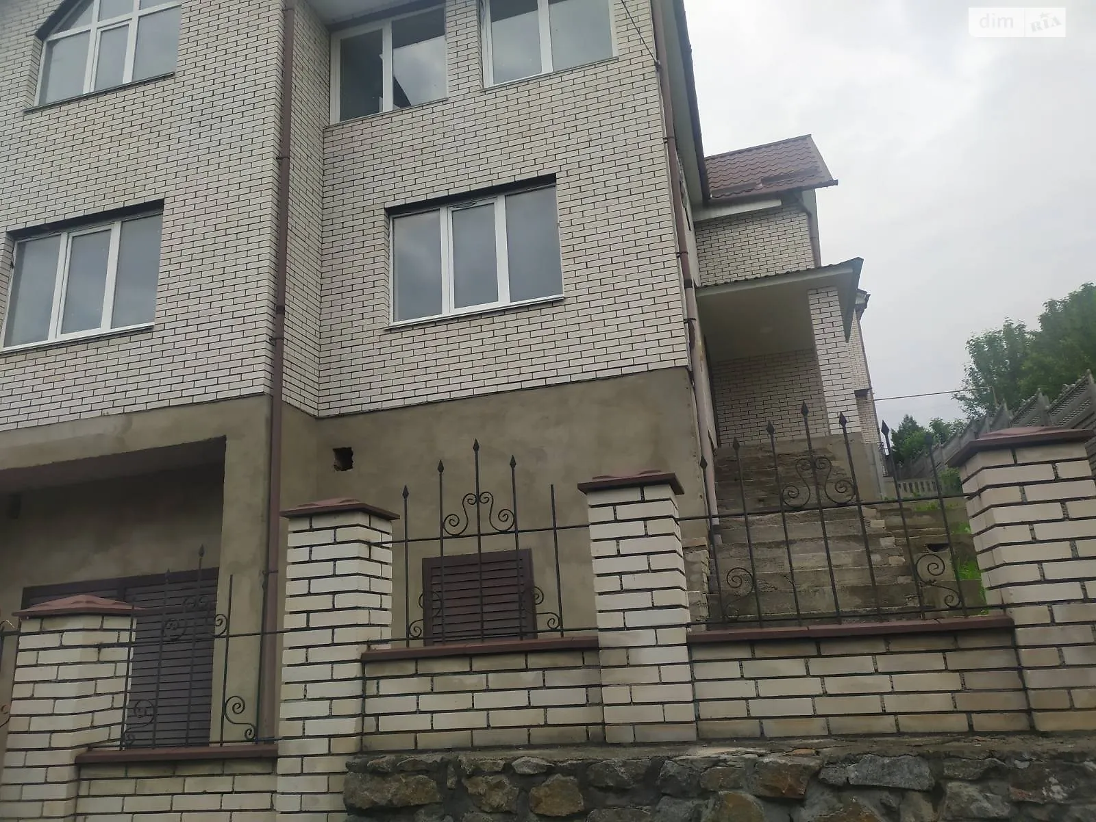 Продається будинок 2 поверховий 232.5 кв. м з каміном, цена: 110000 €