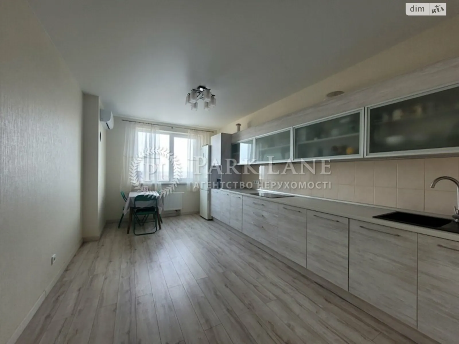 Продается 2-комнатная квартира 80 кв. м в Киеве, ул. Ревуцкого, 40Г