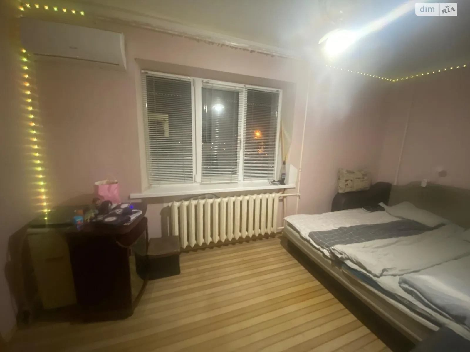 Продается 2-комнатная квартира 45 кв. м в Днепре, пл. Новокодацкая(Дзержинского)