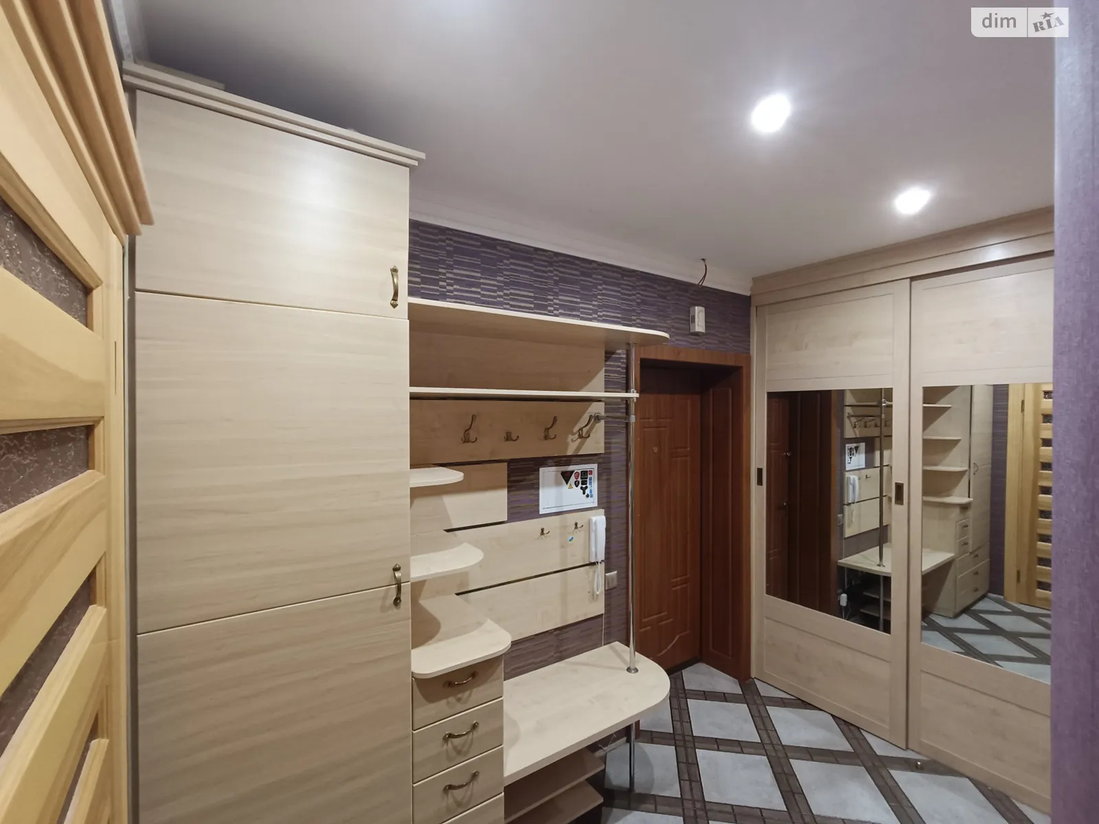 Продается 1-комнатная квартира 52 кв. м в Киеве, ул. Васильченко