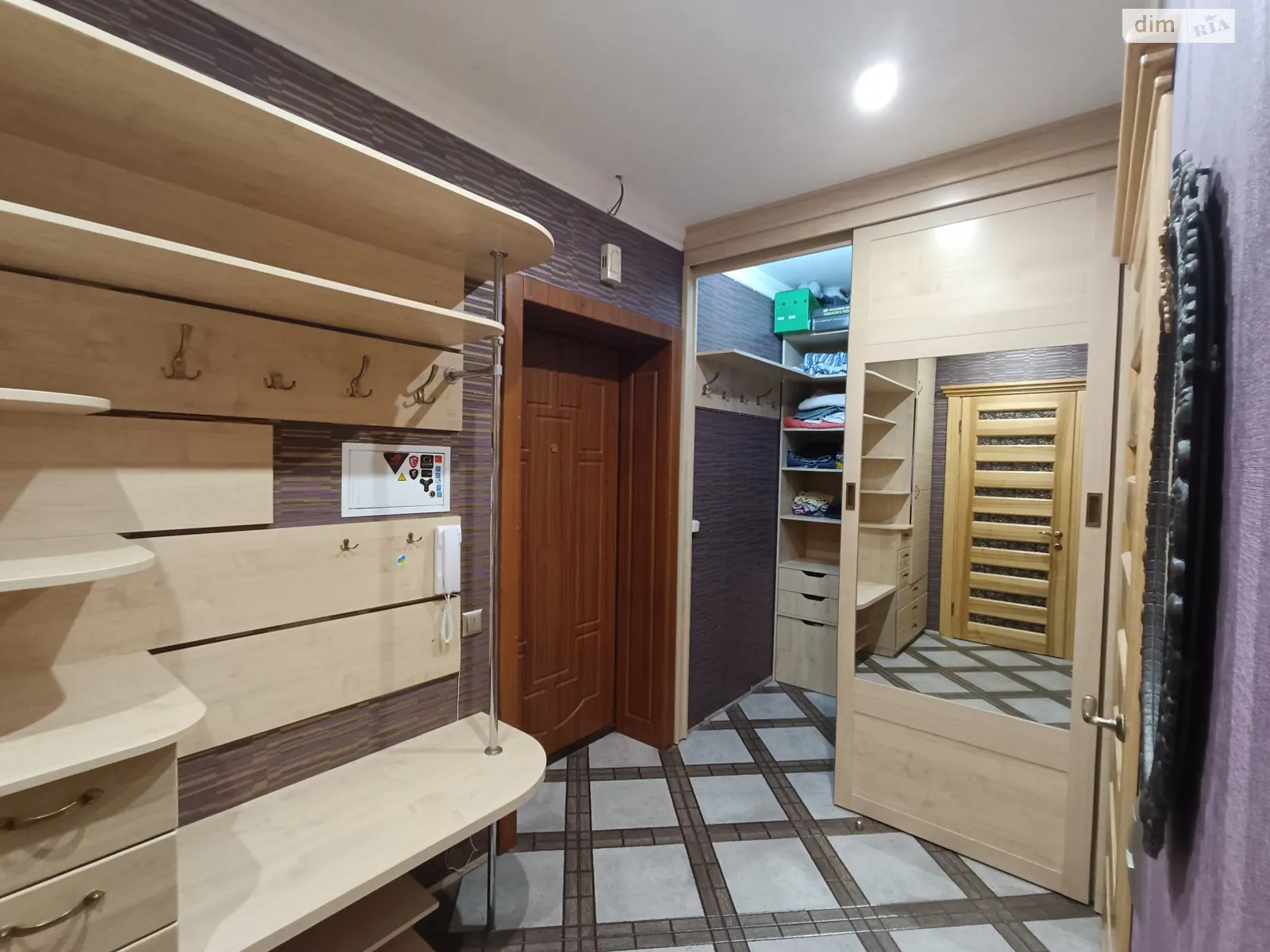 Продається 1-кімнатна квартира 52 кв. м у Києві, вул. Васильченка - фото 1