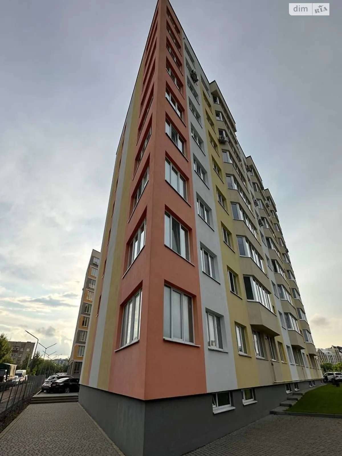 Продается 2-комнатная квартира 70 кв. м в Львове, ул. Миклеша Карла, 25 - фото 1