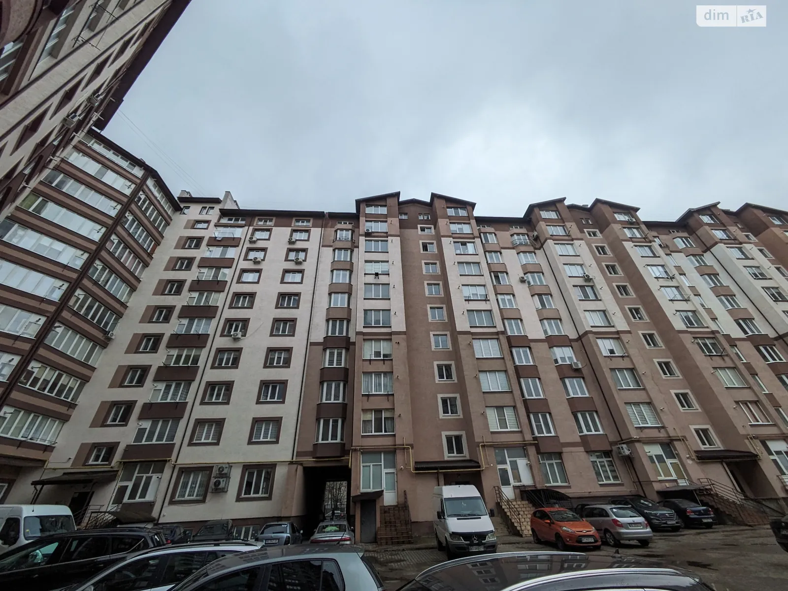 Продается 3-комнатная квартира 70.2 кв. м в Ивано-Франковске, ул. Ивасюка, 11 - фото 1