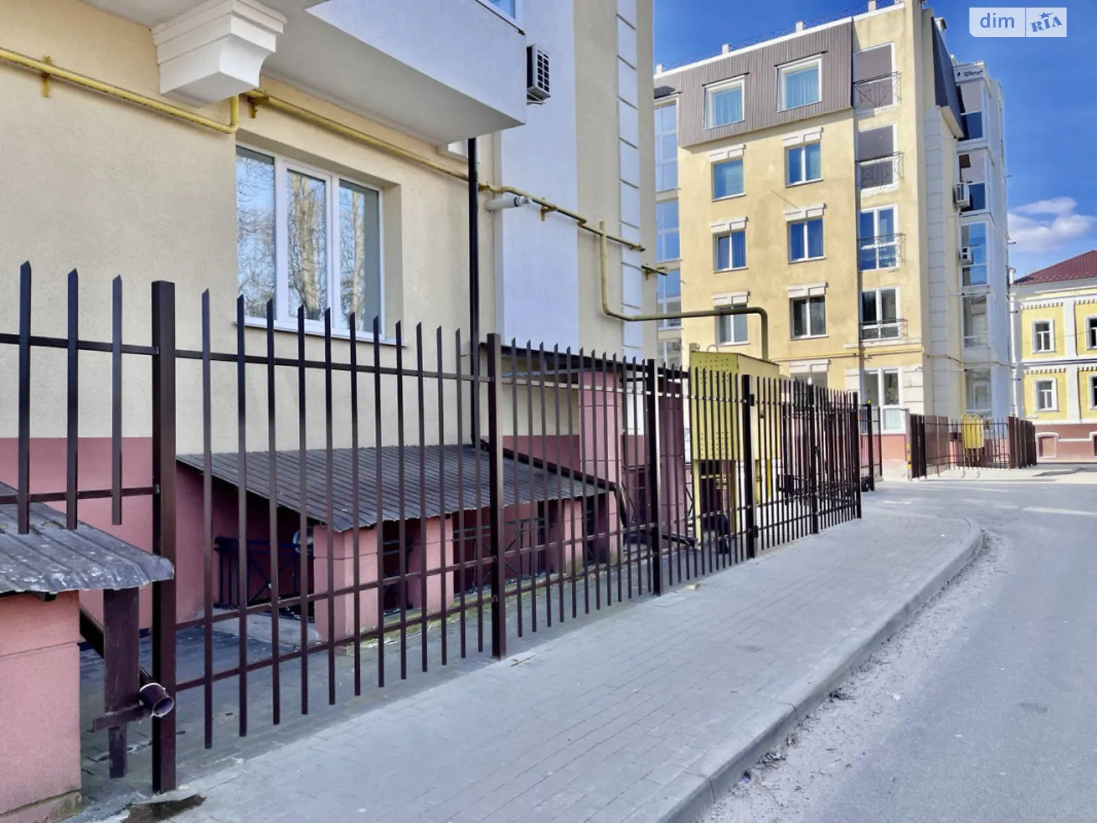 Продается 2-комнатная квартира 65 кв. м в Чернигове, ул. Князя Черного, 2