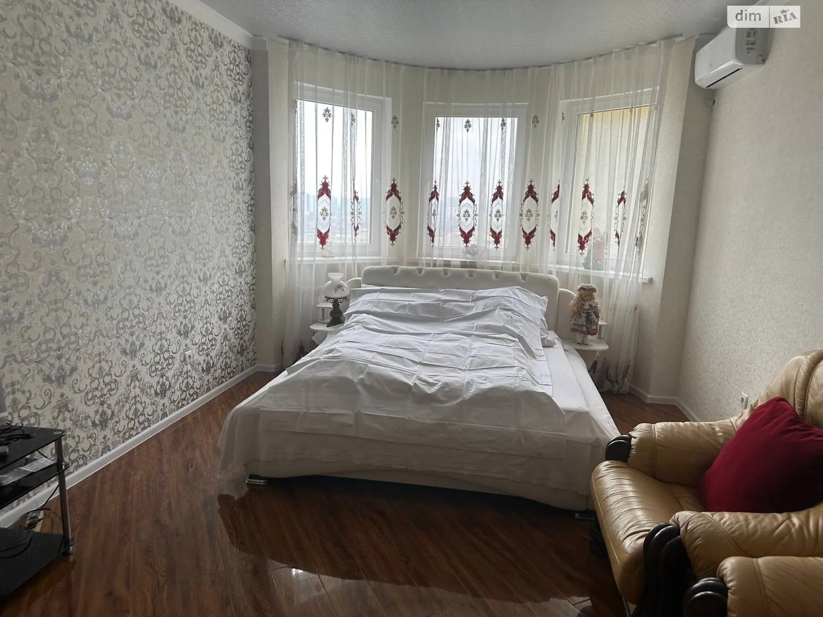 Продается 1-комнатная квартира 57 кв. м в Киеве, Харьковское шоссе, 19А - фото 1