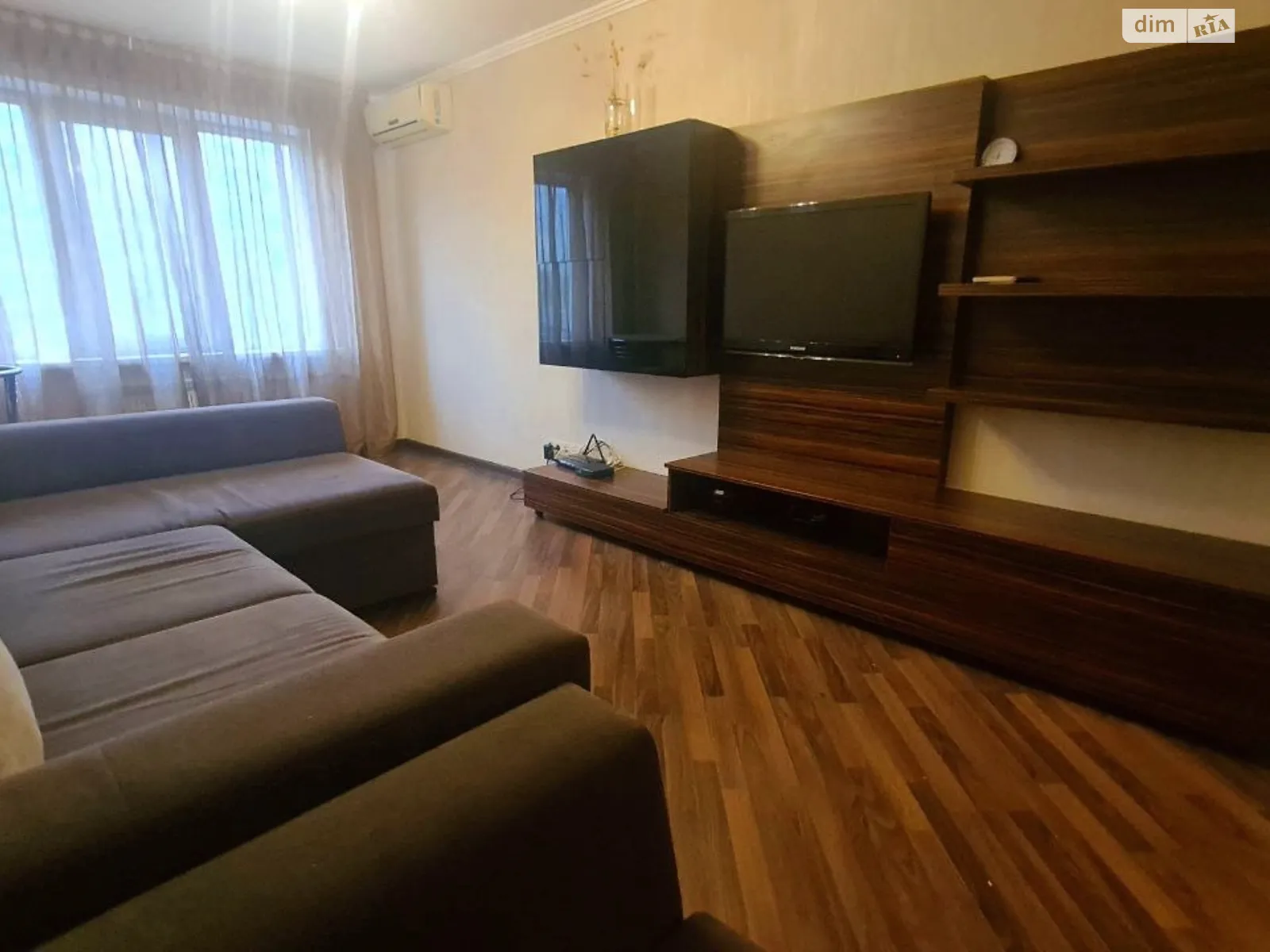 Продается 2-комнатная квартира 50 кв. м в Киеве, ул. Радужная, 3Б