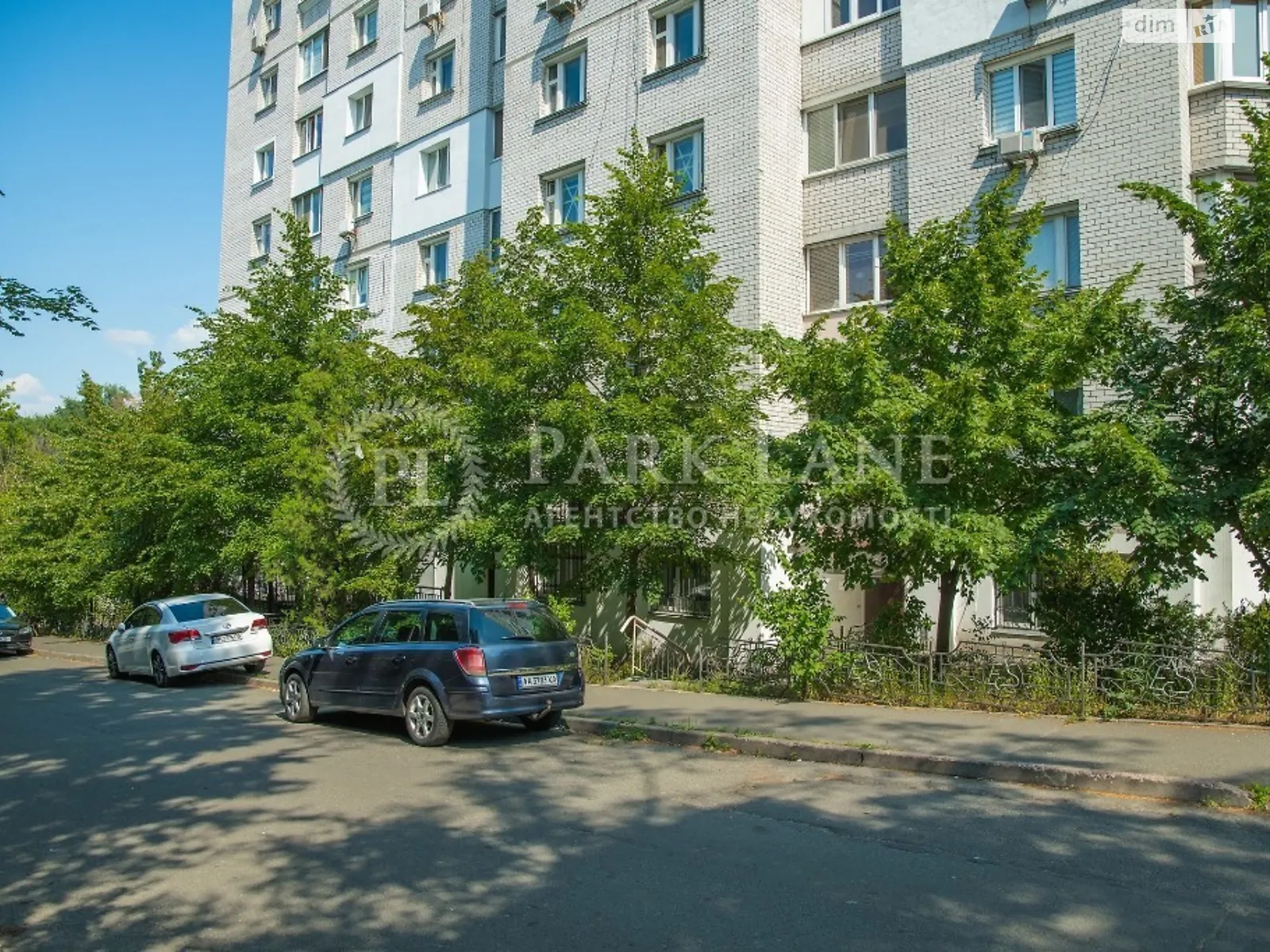 Продається офіс 182.4 кв. м в бізнес-центрі, цена: 165000 $