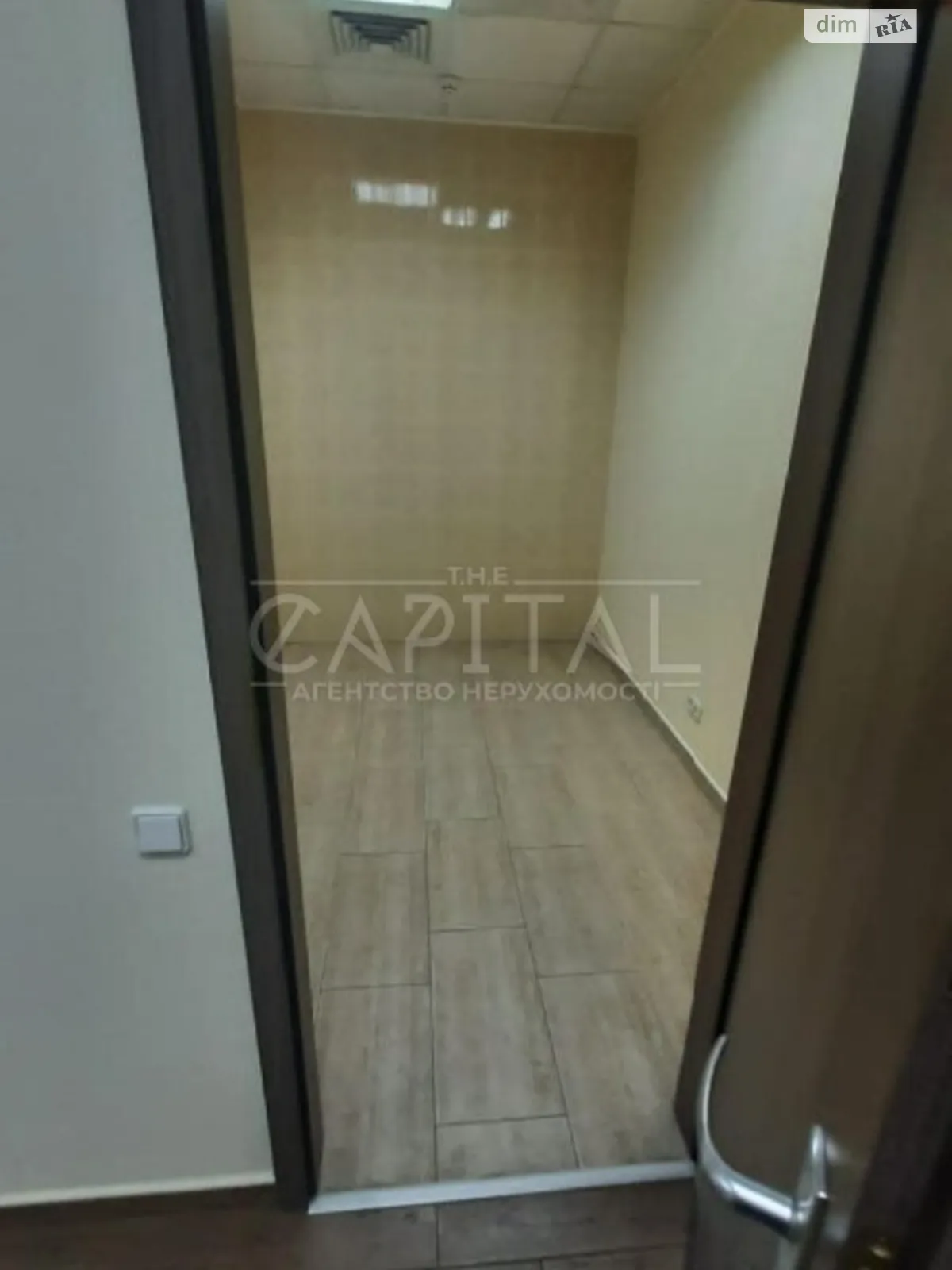 Сдается в аренду офис 820 кв. м в бизнес-центре, цена: 8200 $