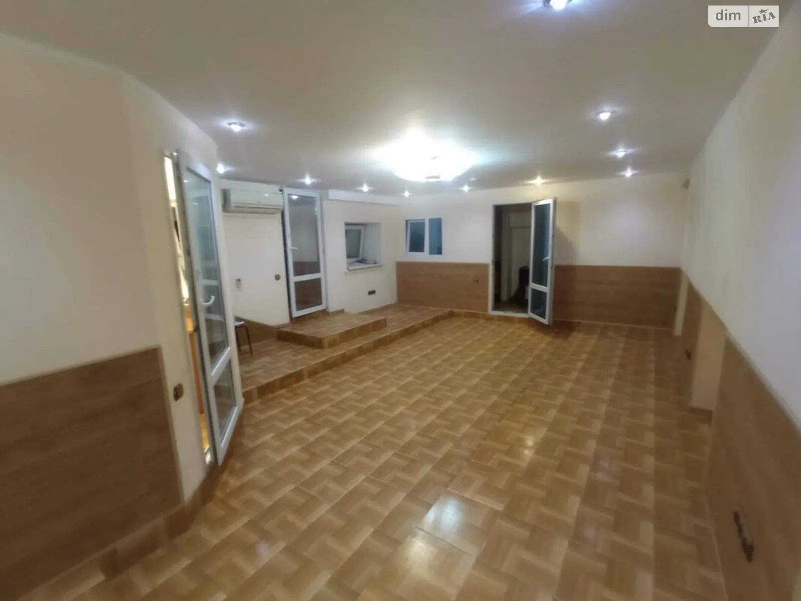 Продается офис 40 кв. м в бизнес-центре, цена: 65000 $ - фото 1