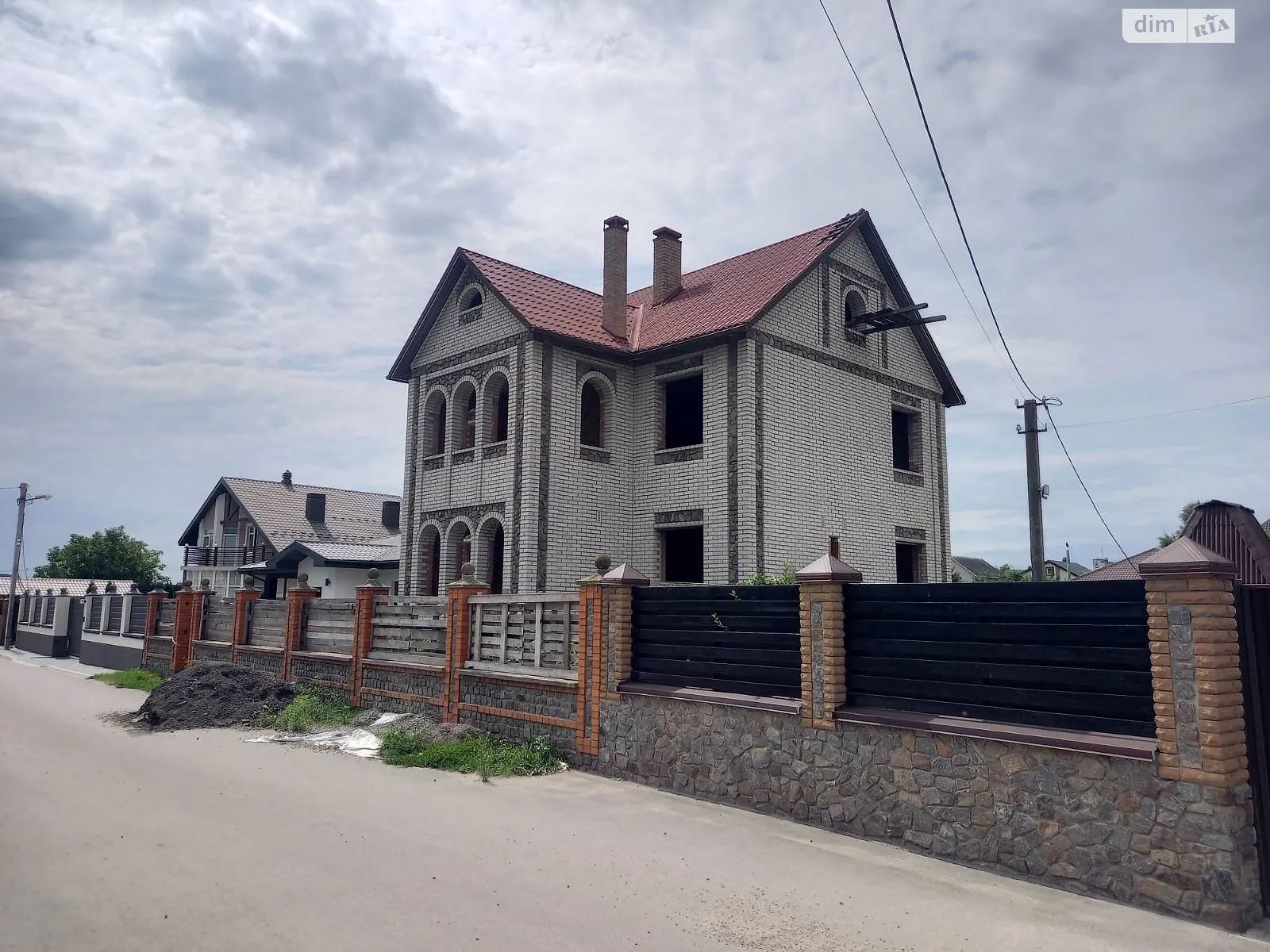 Продается дом на 2 этажа 160 кв. м с участком, цена: 72999 $ - фото 1