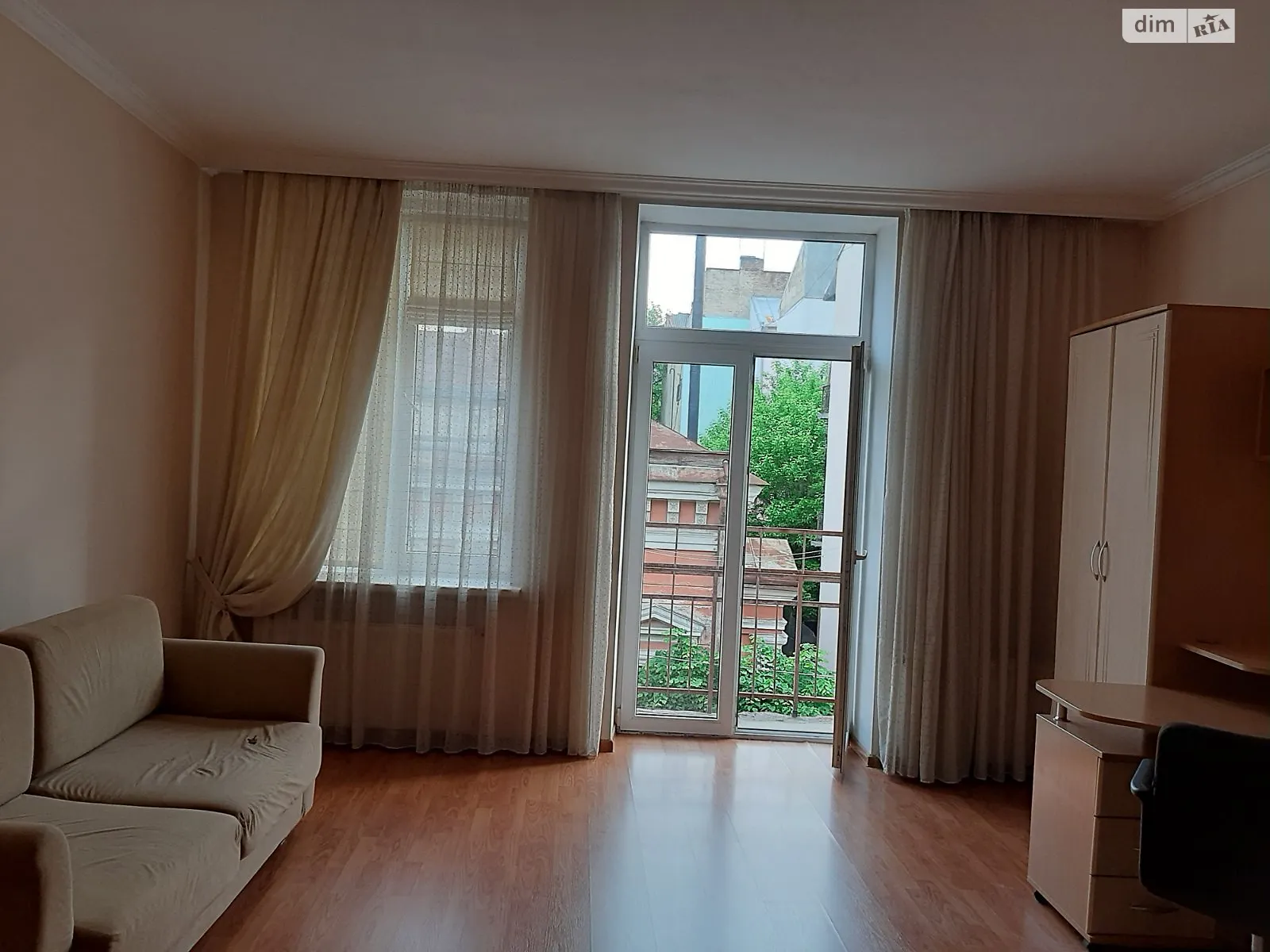 Продается 1-комнатная квартира 45 кв. м в Черновцах