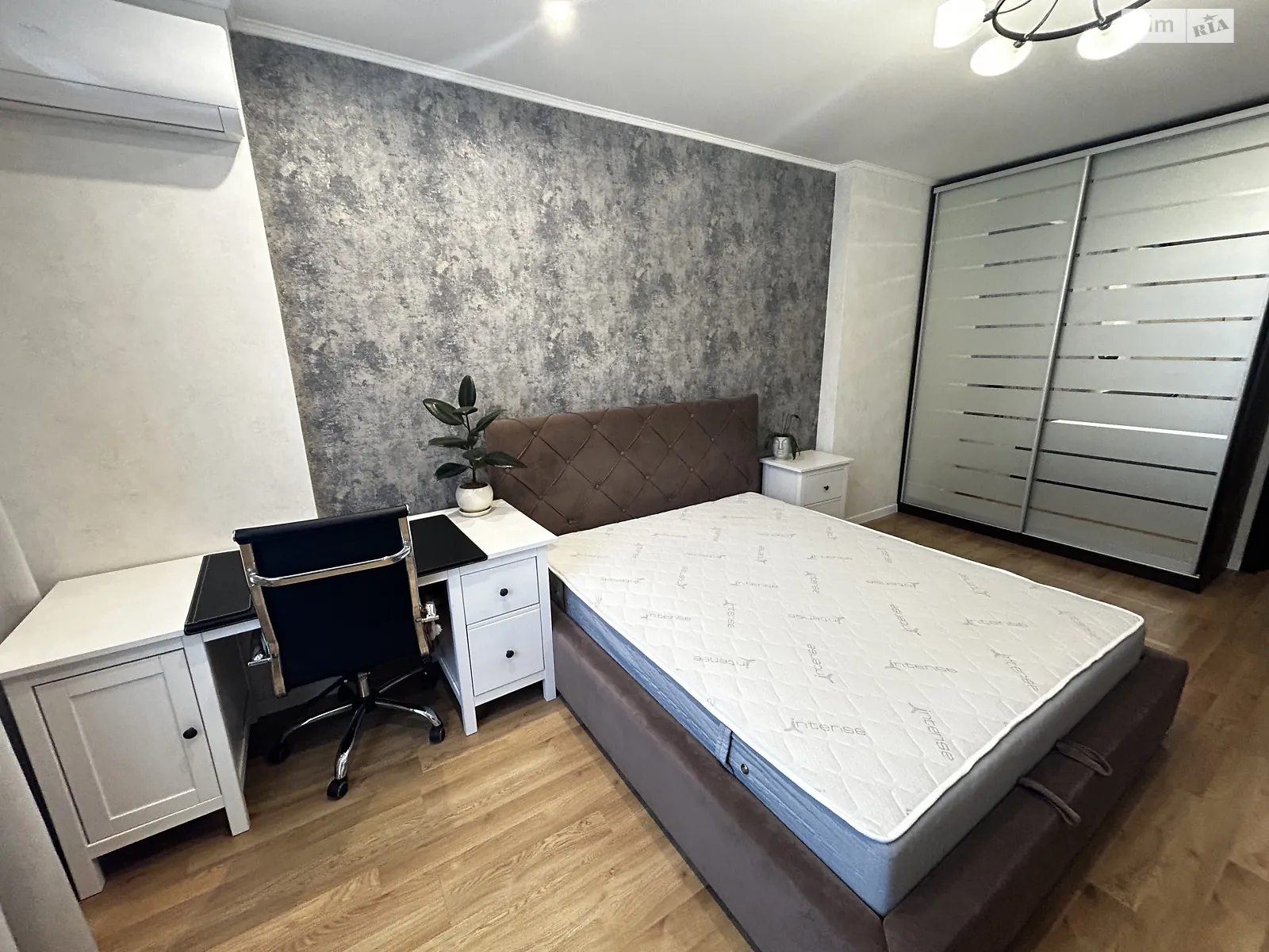 Продається 1-кімнатна квартира 52 кв. м у Києві, просп. Лобановського(Червонозоряного), 150А - фото 1