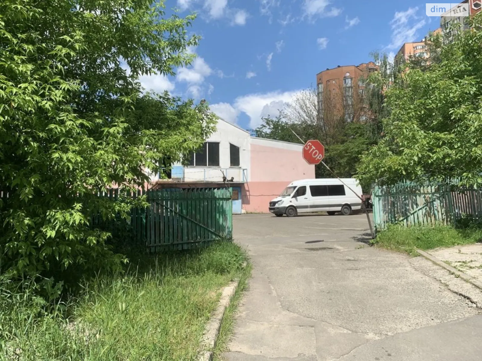 Продается место в гаражном кооперативе под легковое авто на 25 кв. м, цена: 8300 $