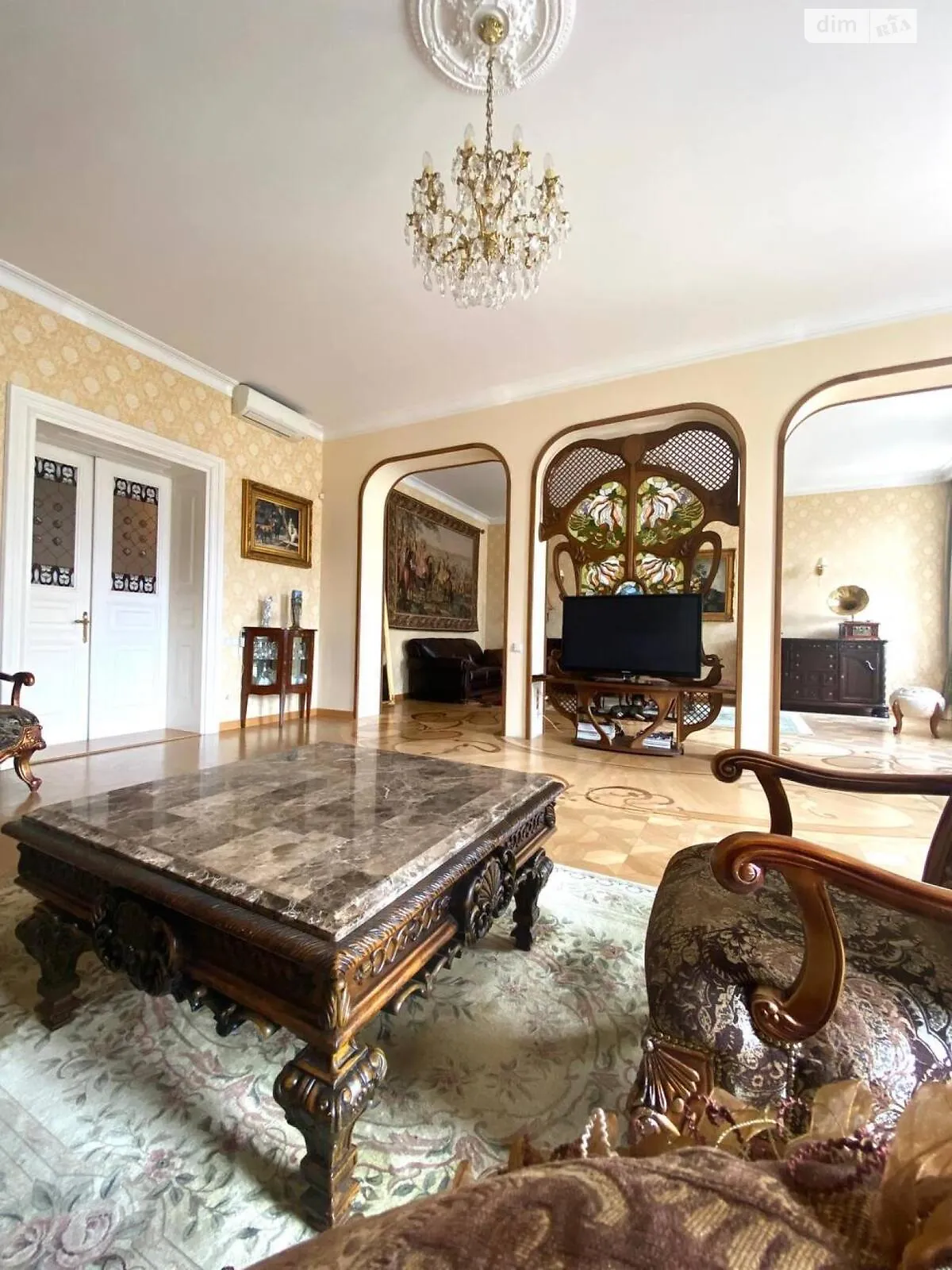 Сдается в аренду 2-комнатная квартира 134 кв. м в Львове, цена: 30000 грн