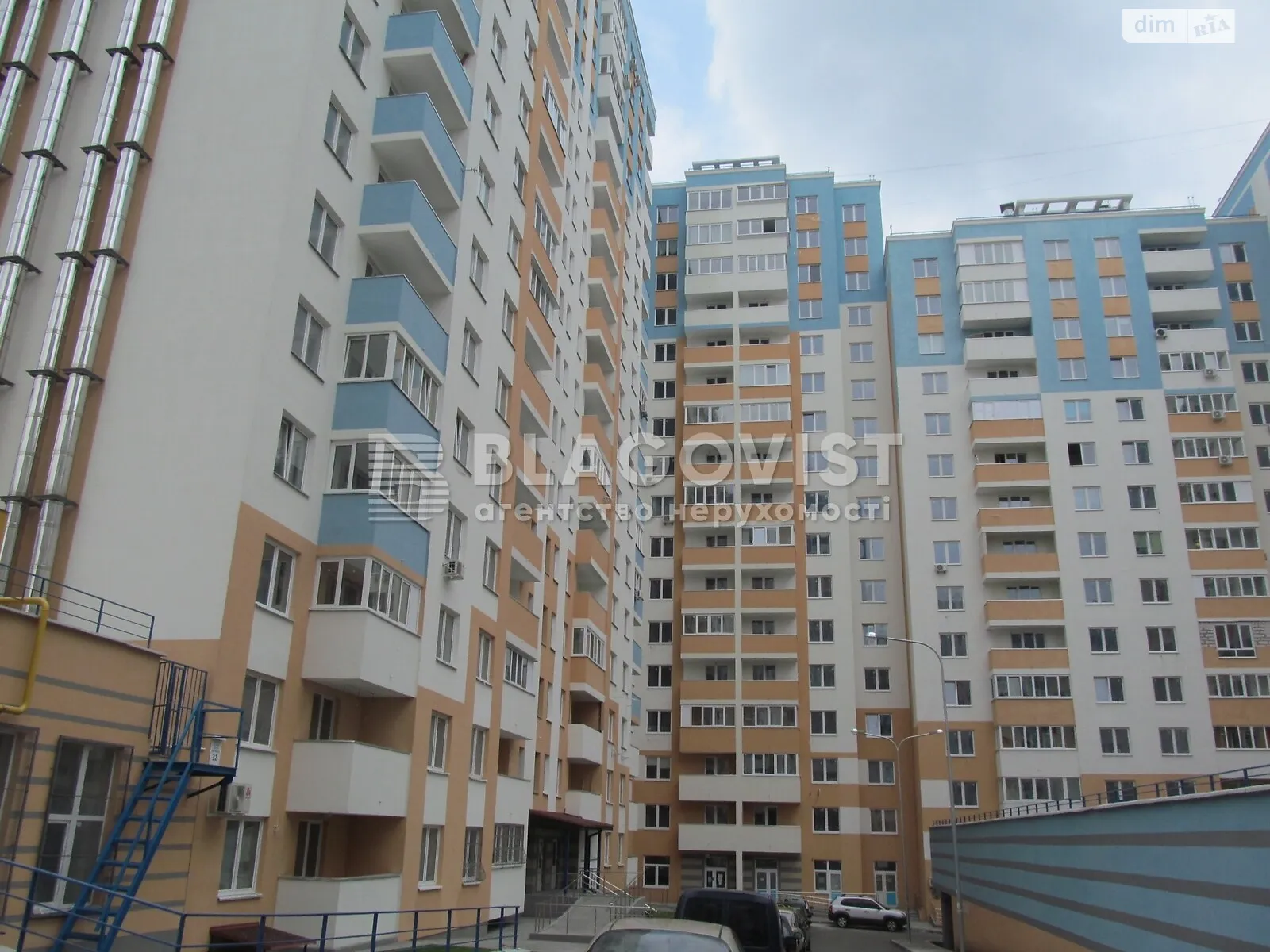 Продается 3-комнатная квартира 86 кв. м в Киеве, ул. Сергeя Данченко, 32