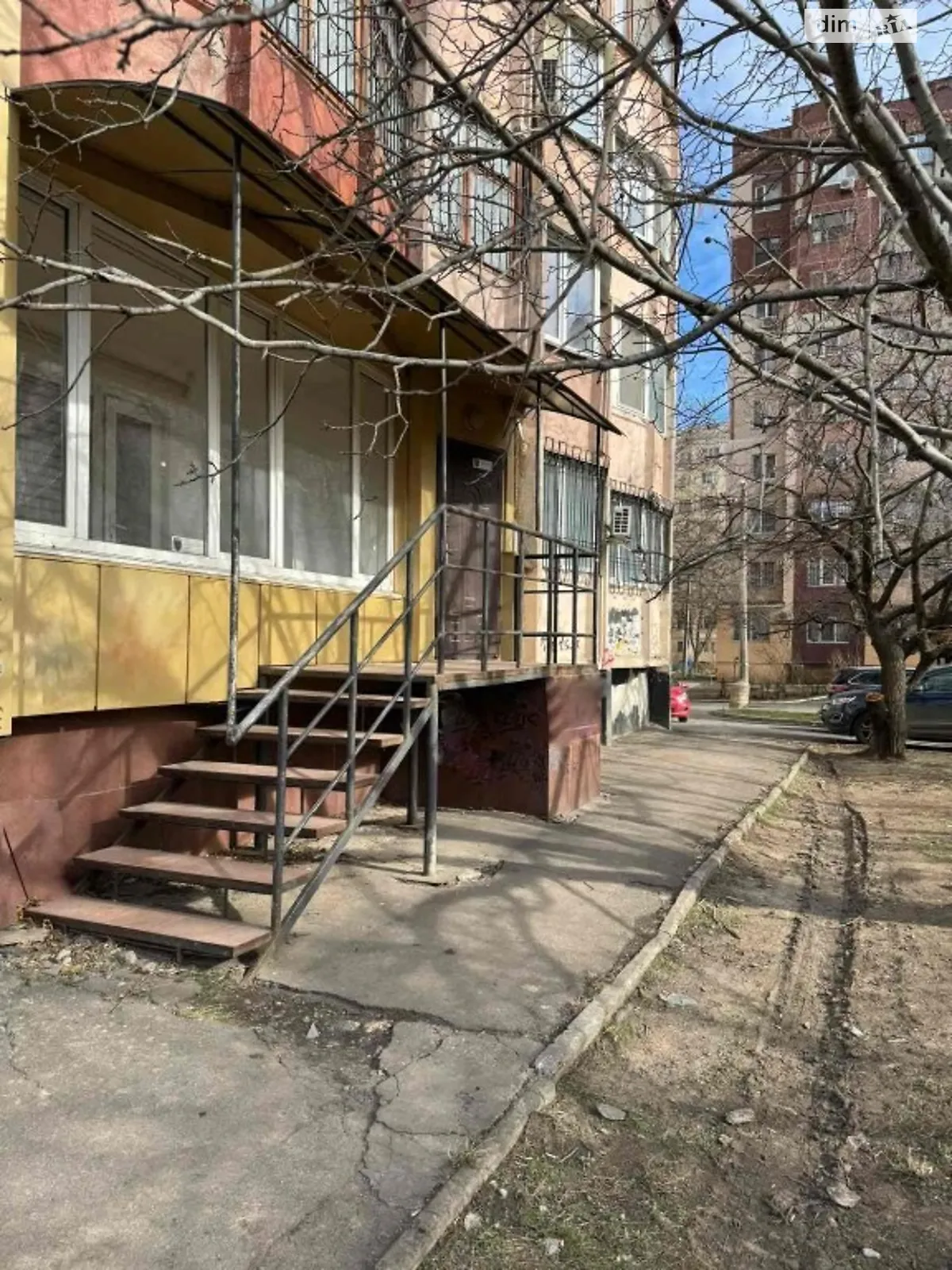 Сдается в аренду офис 133 кв. м в бизнес-центре, цена: 650 $ - фото 1