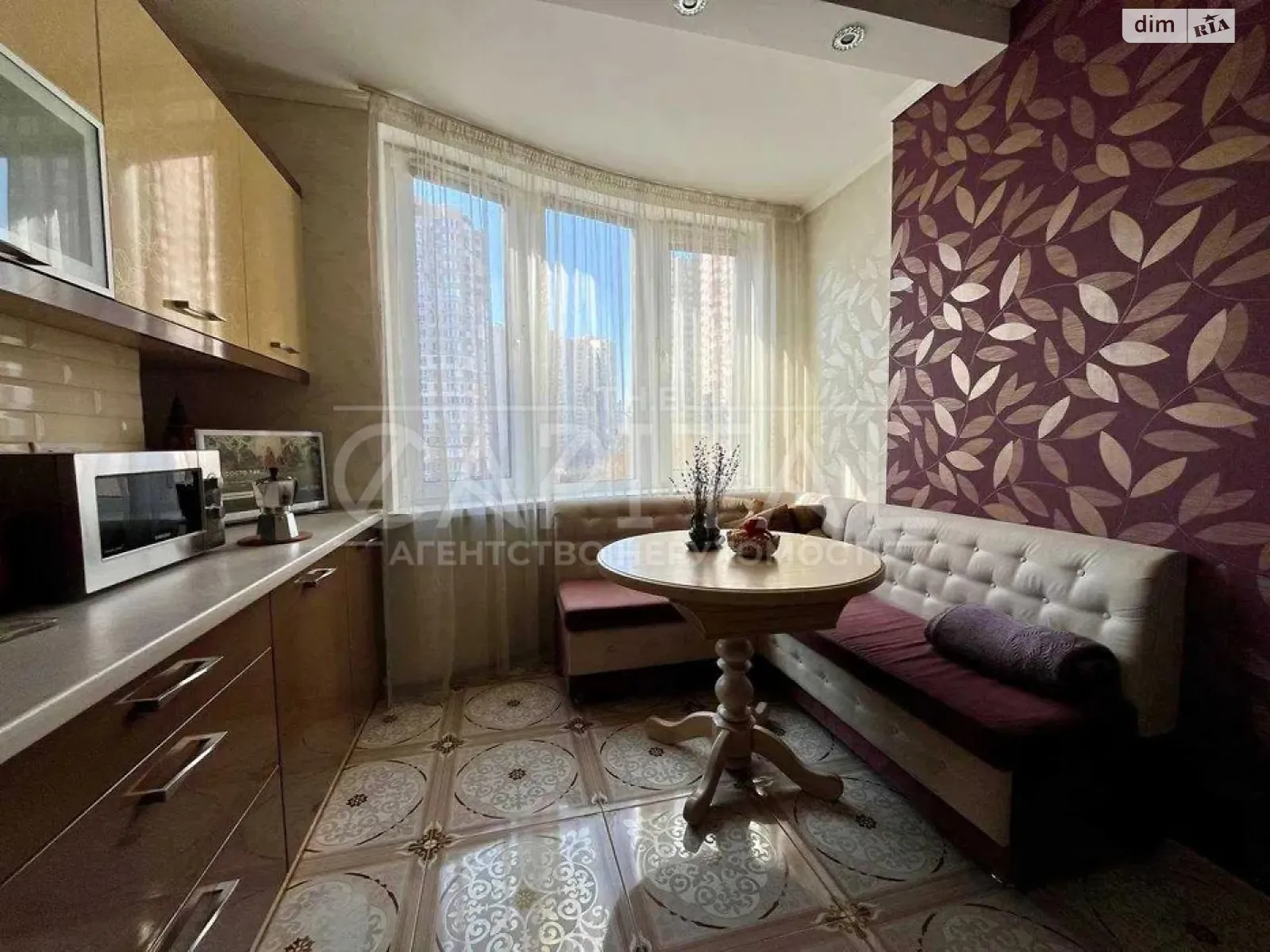 Сдается в аренду 1-комнатная квартира 52 кв. м в Киеве, ул. Анны Ахматовой, 22 - фото 1