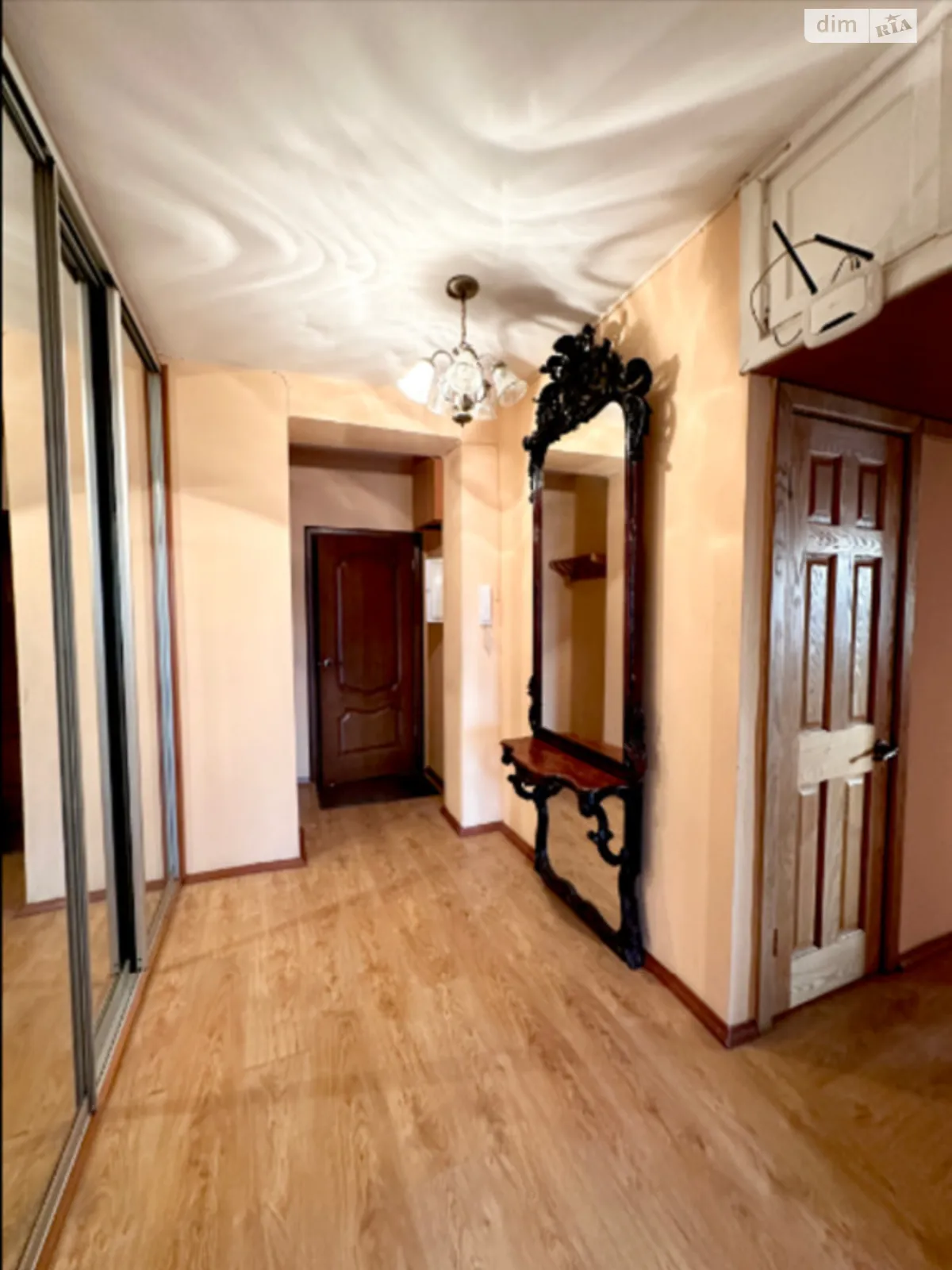 Продается 3-комнатная квартира 77 кв. м в Днепре, ул. Писаржевского