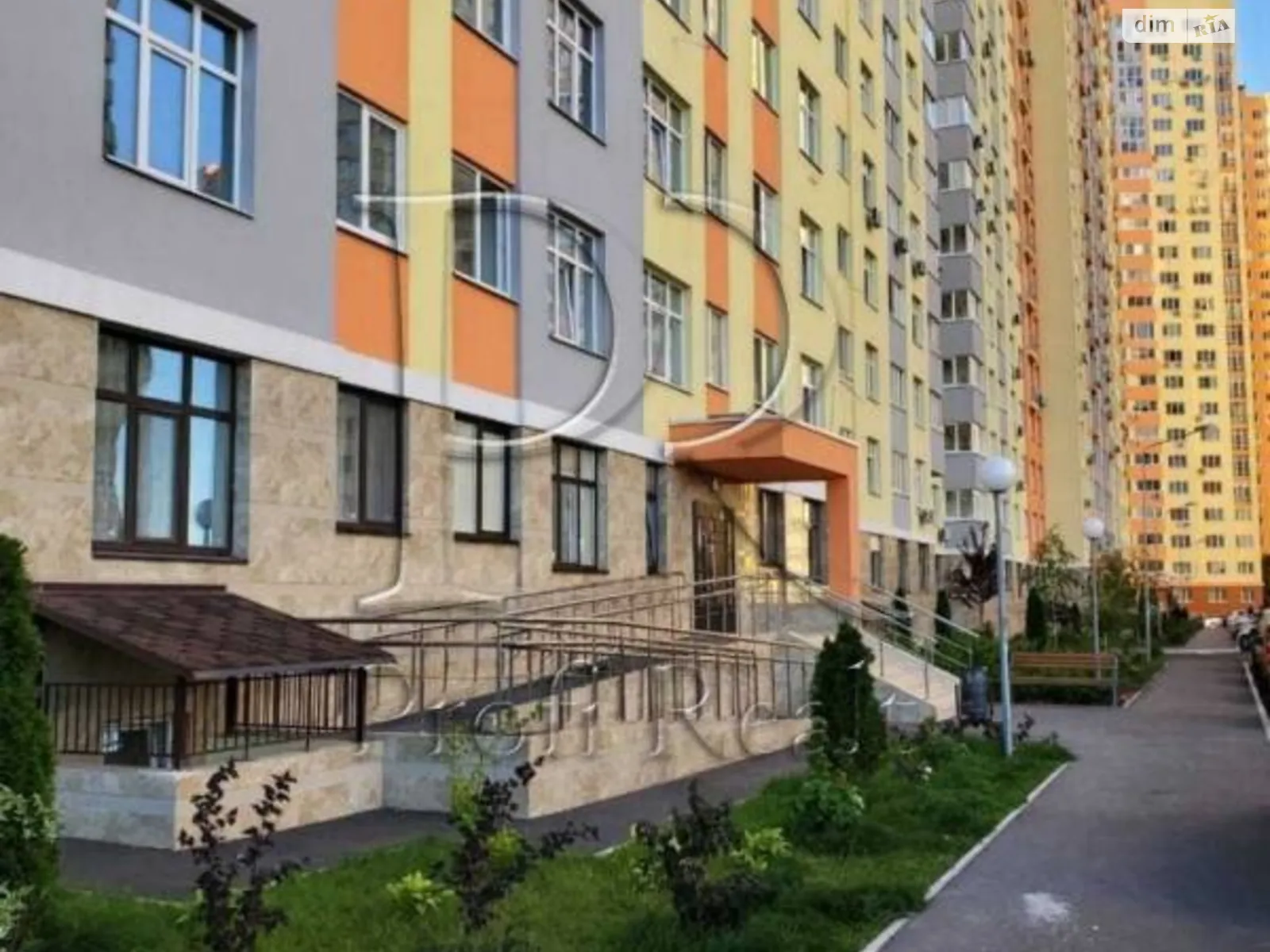 Продается 2-комнатная квартира 68 кв. м в Киеве, ул. Семьи Кульженков, 33
