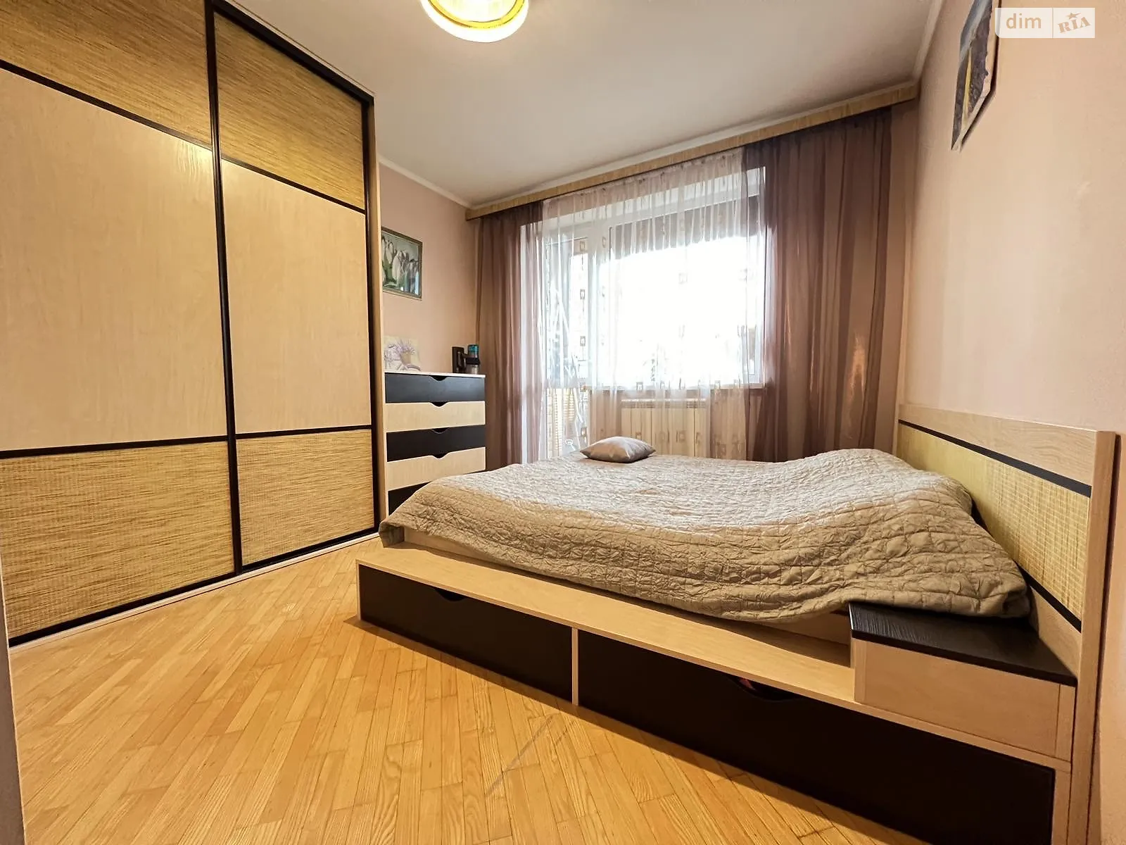 Продается 2-комнатная квартира 65 кв. м в Ирпене, ул. Троицкая