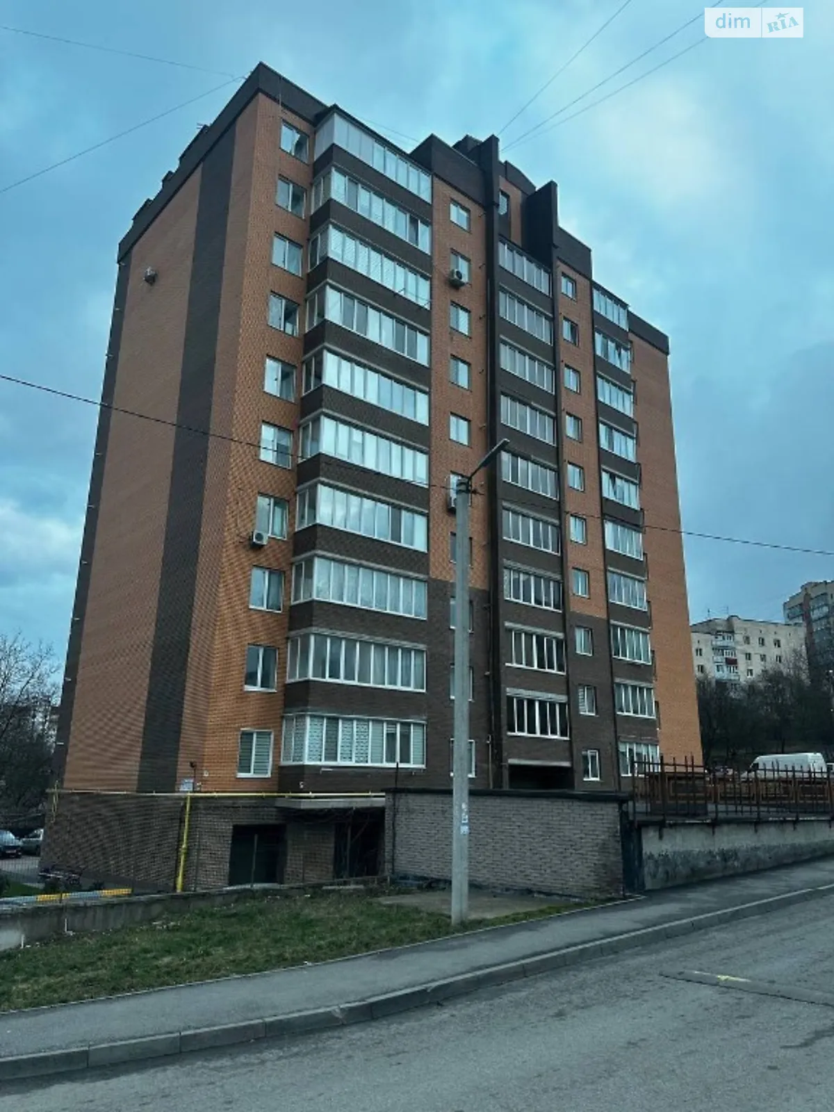 Продається окремий гараж універсальний на 24.5 кв. м, цена: 10900 $