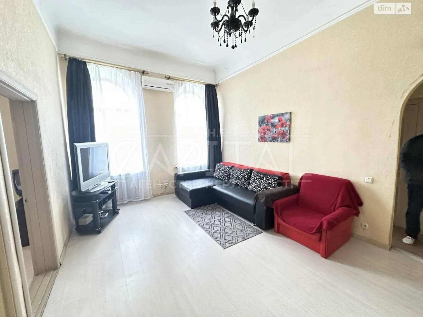 Продается 3-комнатная квартира 60 кв. м в Киеве, ул. Михайловская