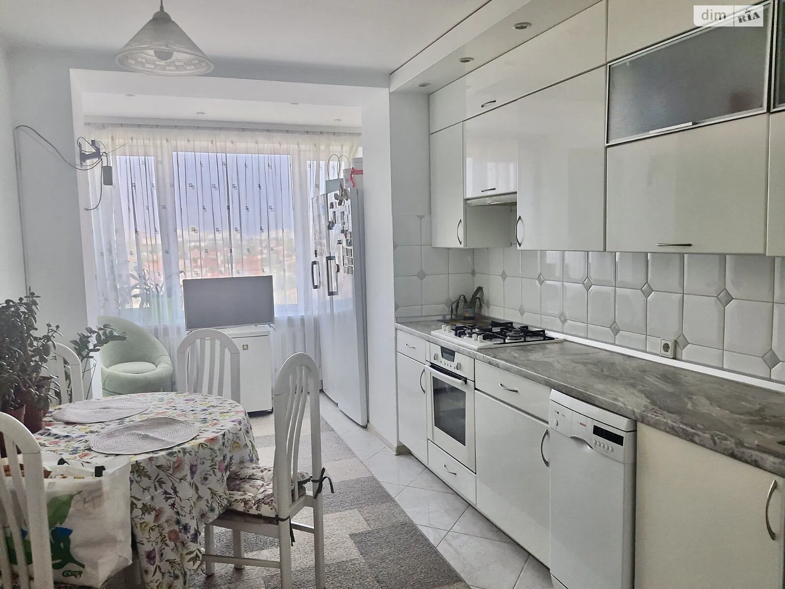 Продается 4-комнатная квартира 86 кв. м в Одессе, ул. Александра Невского