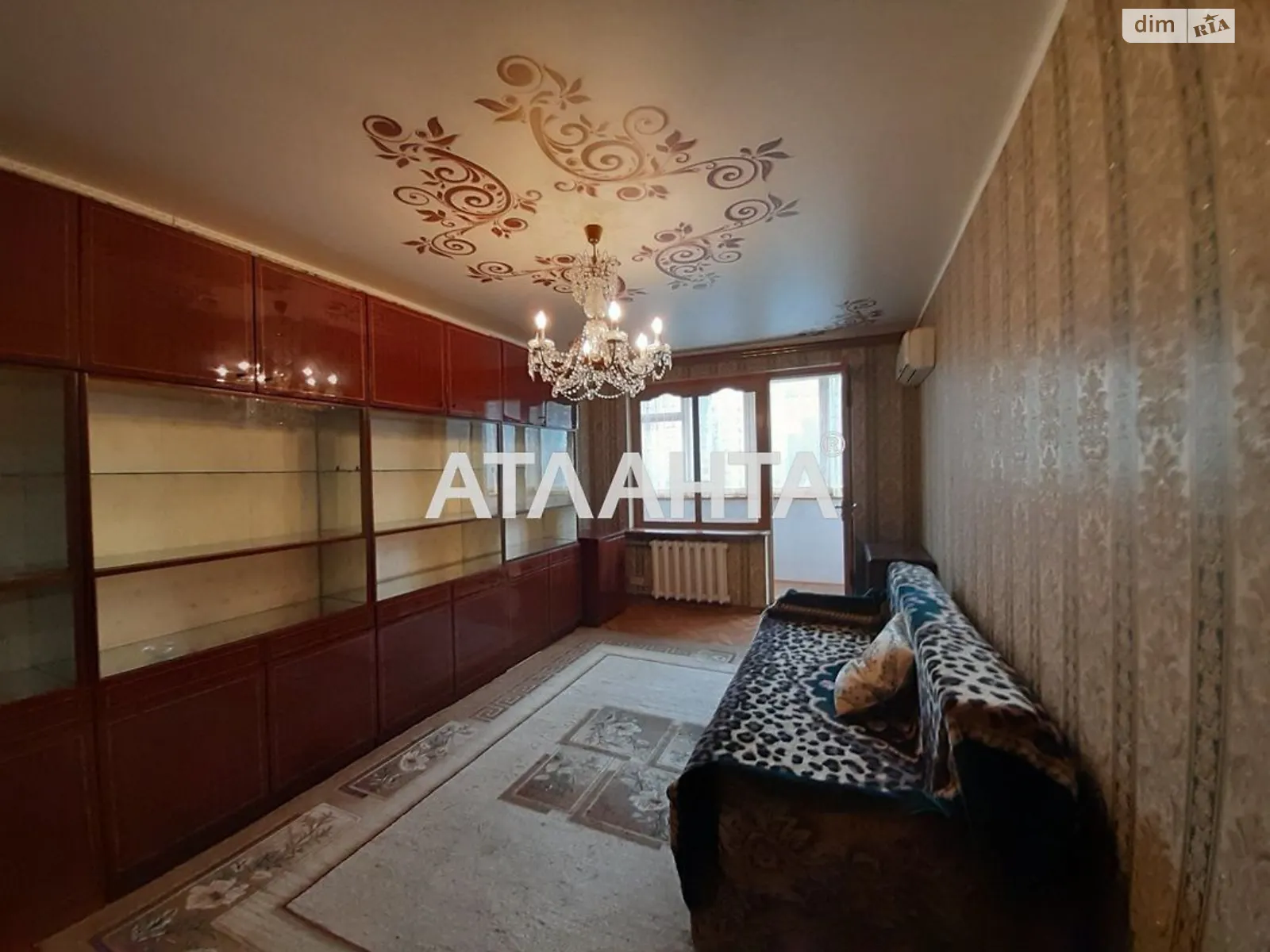 Продається 3-кімнатна квартира 60 кв. м у Одесі, вул. Махачкалинська