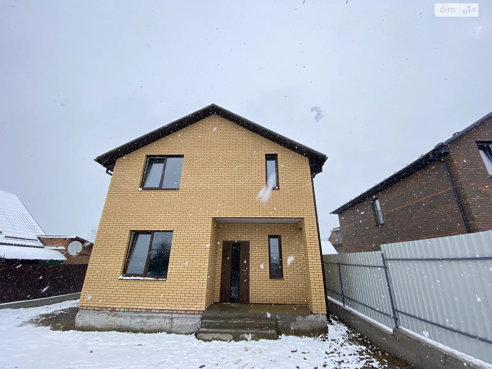 Продается дом на 2 этажа 125 кв. м с бассейном, цена: 130000 $ - фото 1