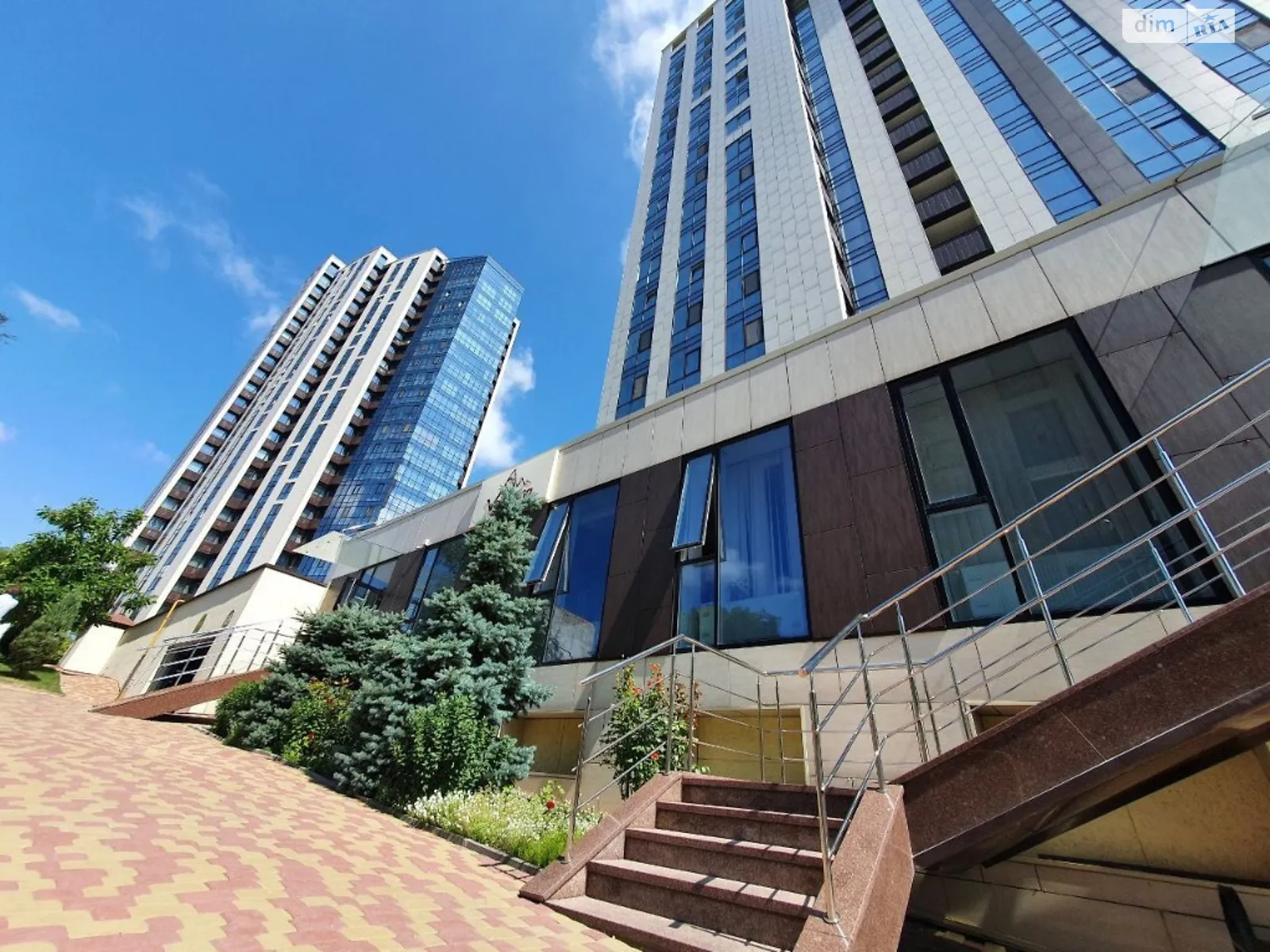 Продается офис 262 кв. м в бизнес-центре, цена: 256000 $