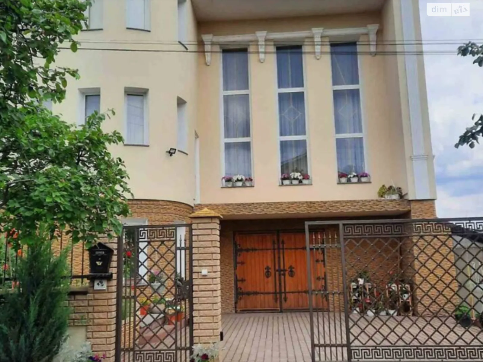 Продается дом на 3 этажа 266 кв. м с балконом, цена: 670000 $ - фото 1