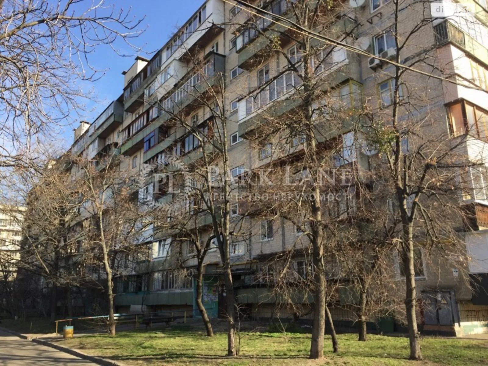 Продається 3-кімнатна квартира 60 кв. м у Києві, вул. Березняківська, 6