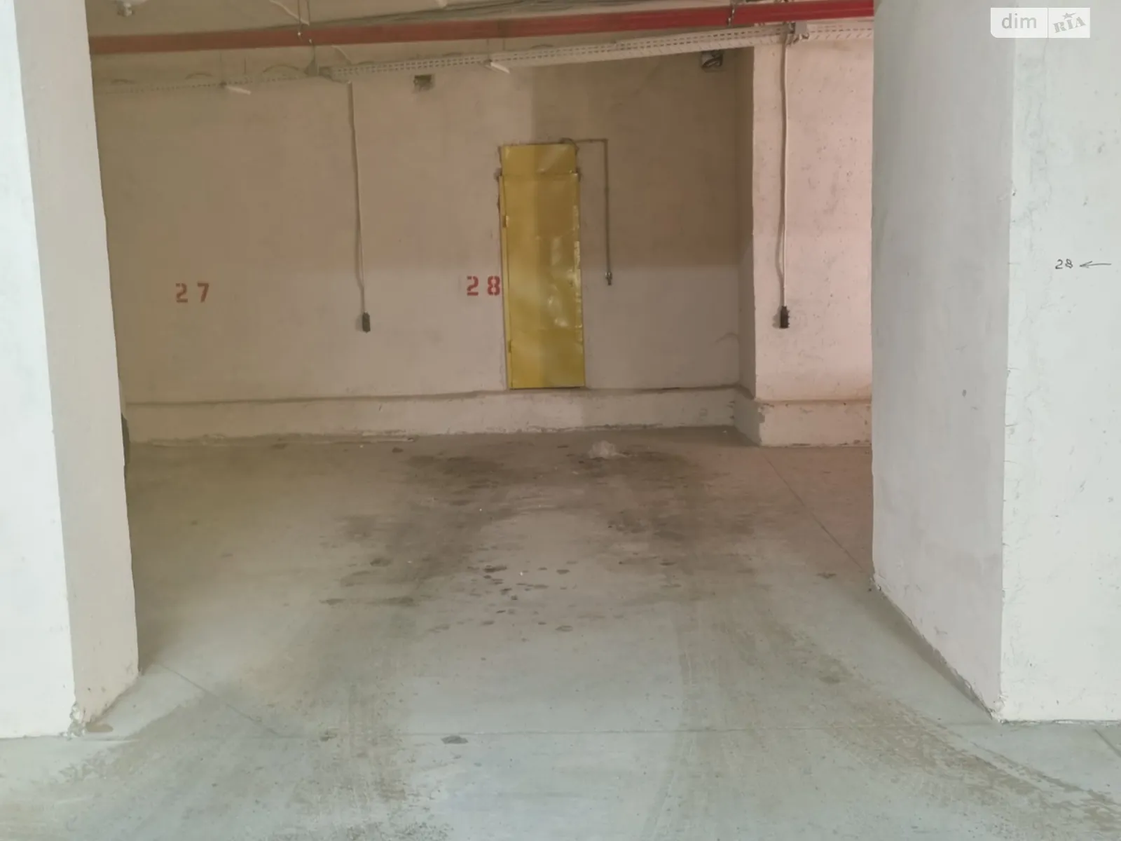 Продается подземный паркинг под легковое авто на 24.7 кв. м, цена: 1 $