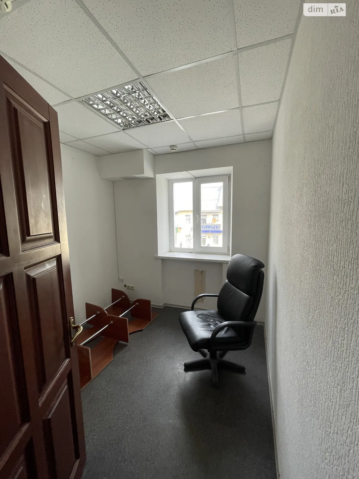 Продается офис 44 кв. м в бизнес-центре - фото 2