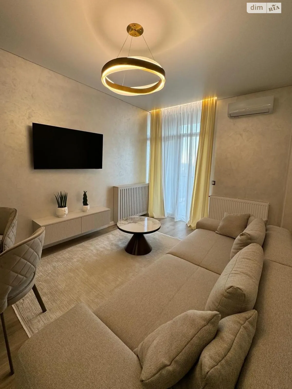 Продается 2-комнатная квартира 77 кв. м в Ужгороде, ул. Николая Бобяка