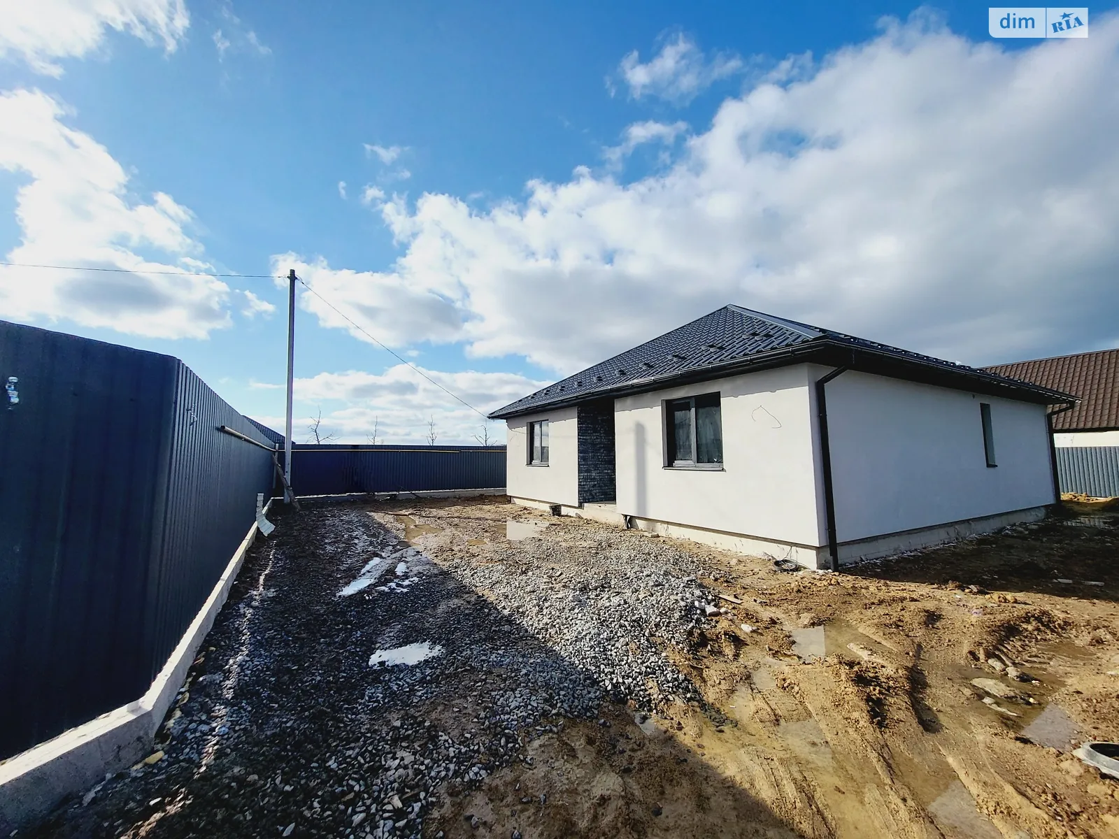 Продається одноповерховий будинок 100 кв. м з гаражем, цена: 75000 $ - фото 1