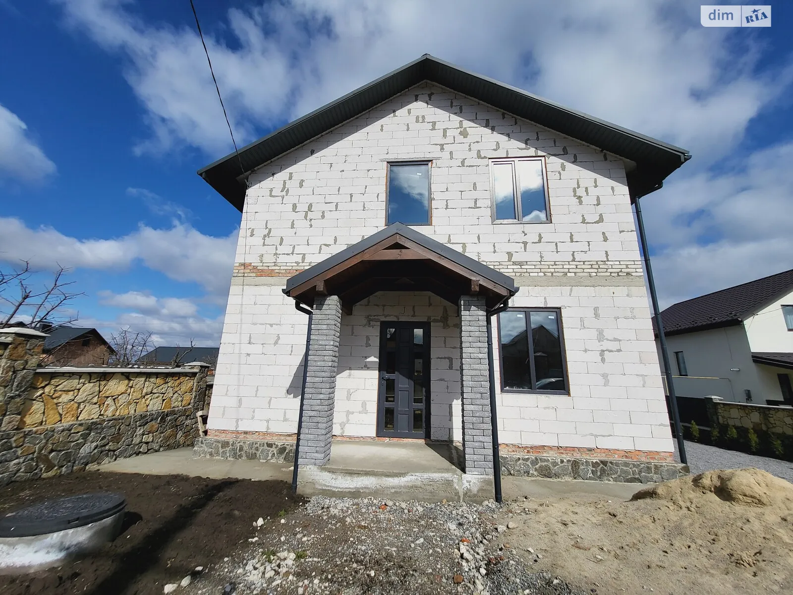 Продається будинок 2 поверховий 135 кв. м з каміном, цена: 93900 $