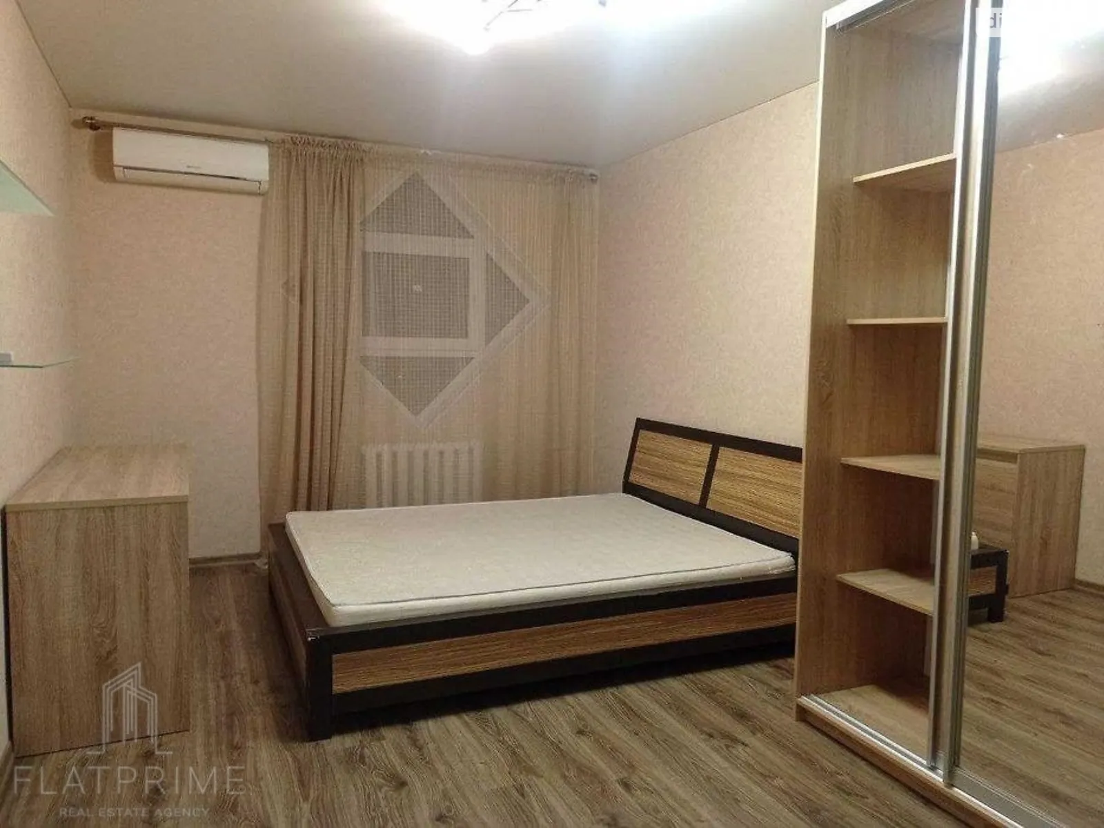Продается 1-комнатная квартира 51 кв. м в Киеве, ул. Радунская, 30