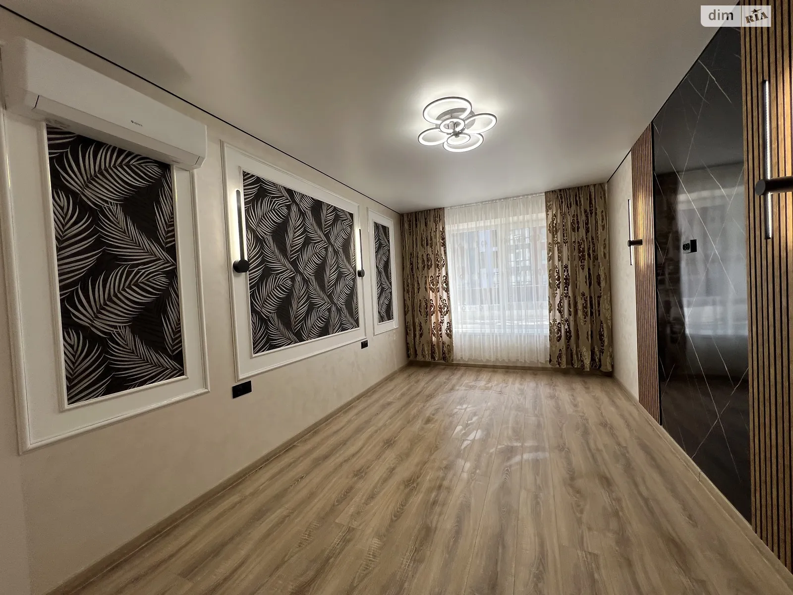 Продается 1-комнатная квартира 44 кв. м в Ивано-Франковске, ул. Княгинин, 44